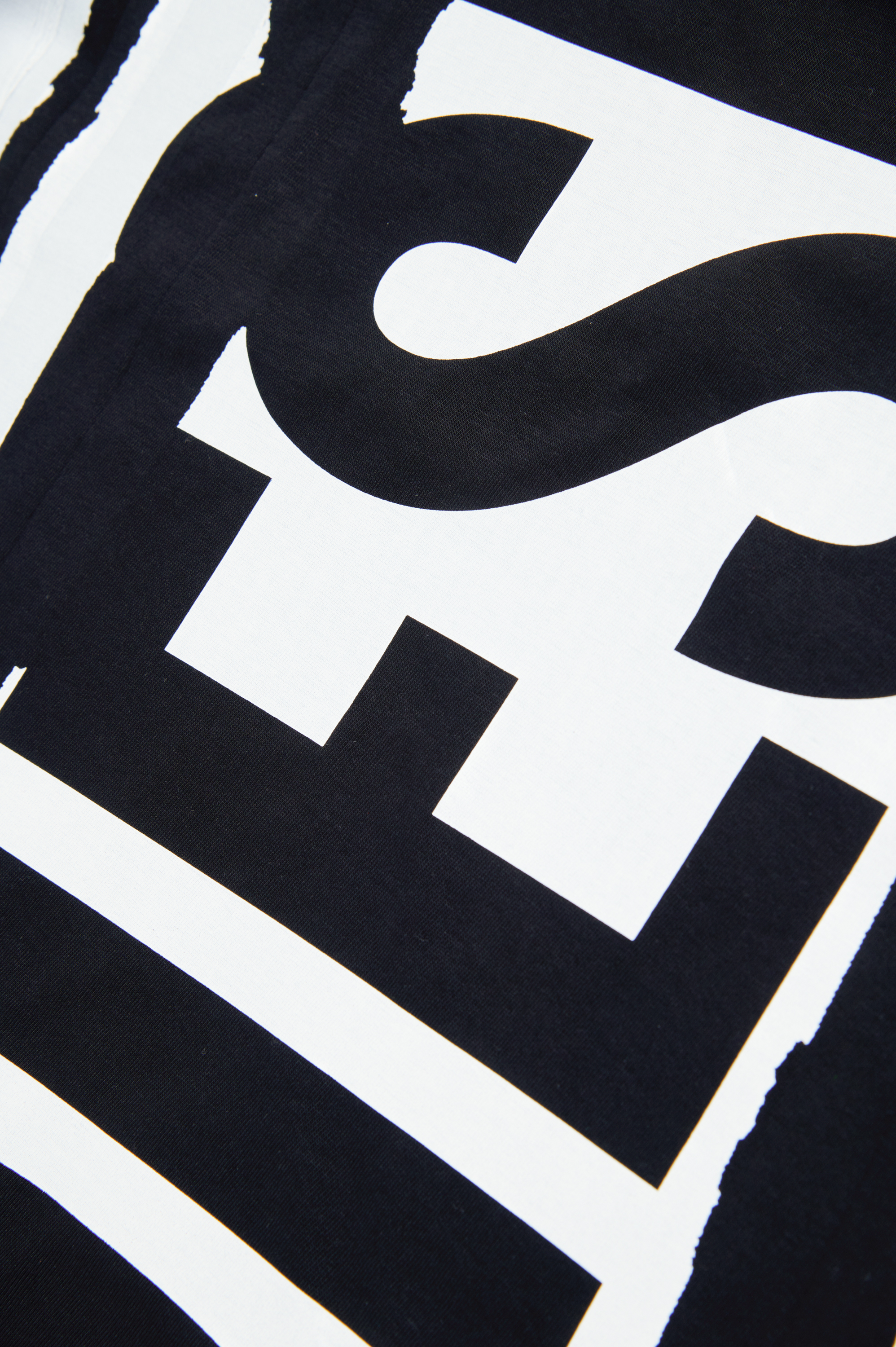 Diesel - TNABELM5 OVER, Mixte T-shirt avec logo imprimé effet plié in Polychrome - Image 4