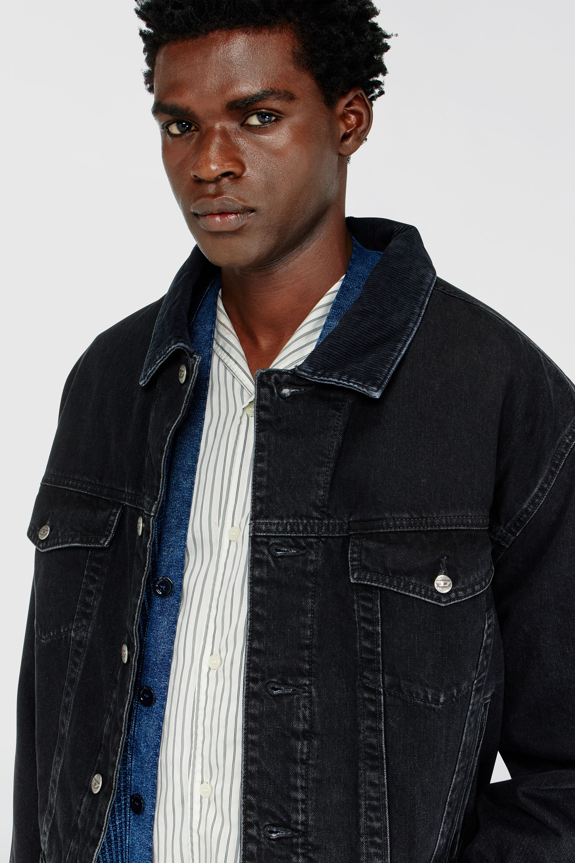 Diesel - D-RANGER-T, Veste rembourr&eacute;e de camionneur en denim Mixte in Noir - 5