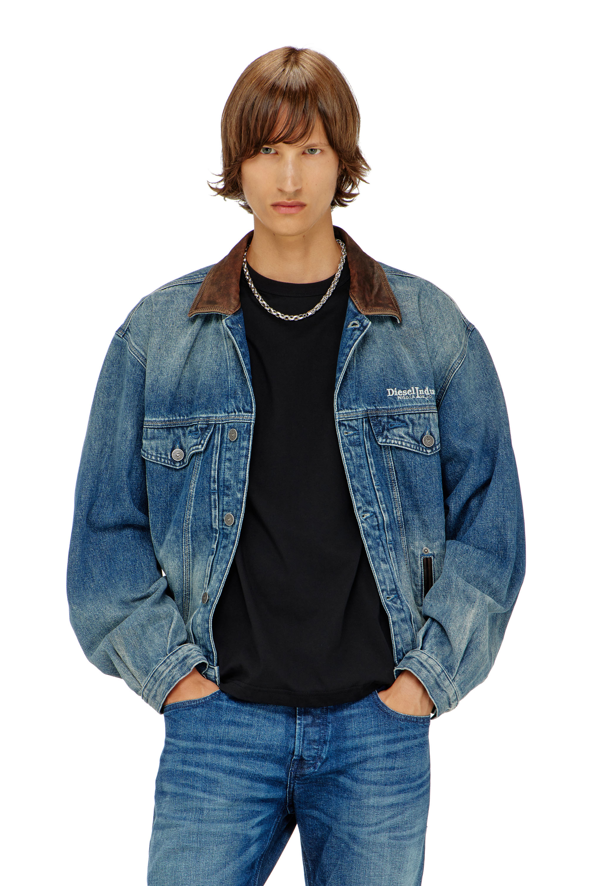 Diesel - D-DENVER-S1, Veste en denim de type trucker avec garnitures en cuir contrastant. Mixte in Bleu - 3