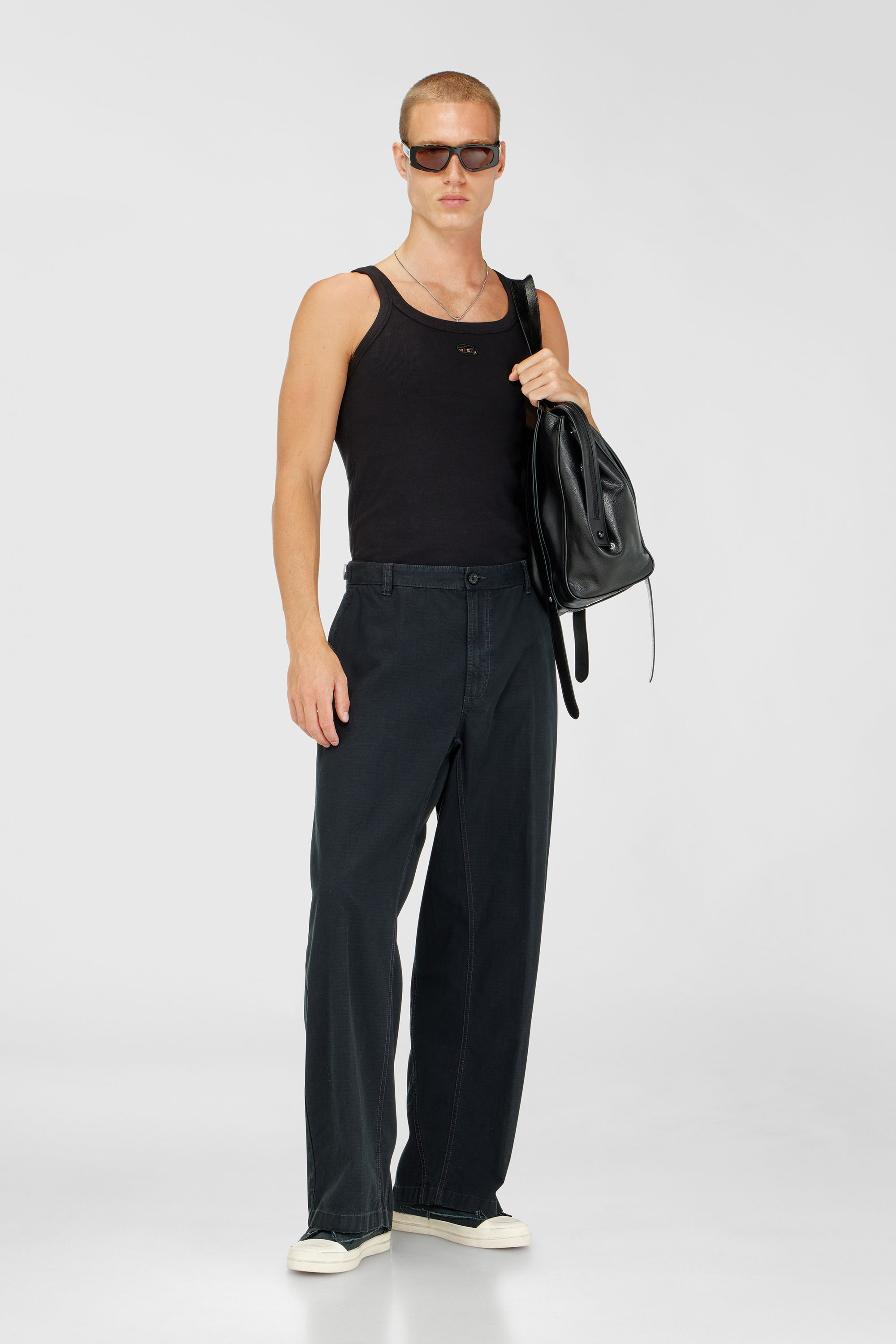 Diesel - T-WIFE-DCO, D&eacute;bardeur slim en coton avec logo Oval D Homme in Noir - 1