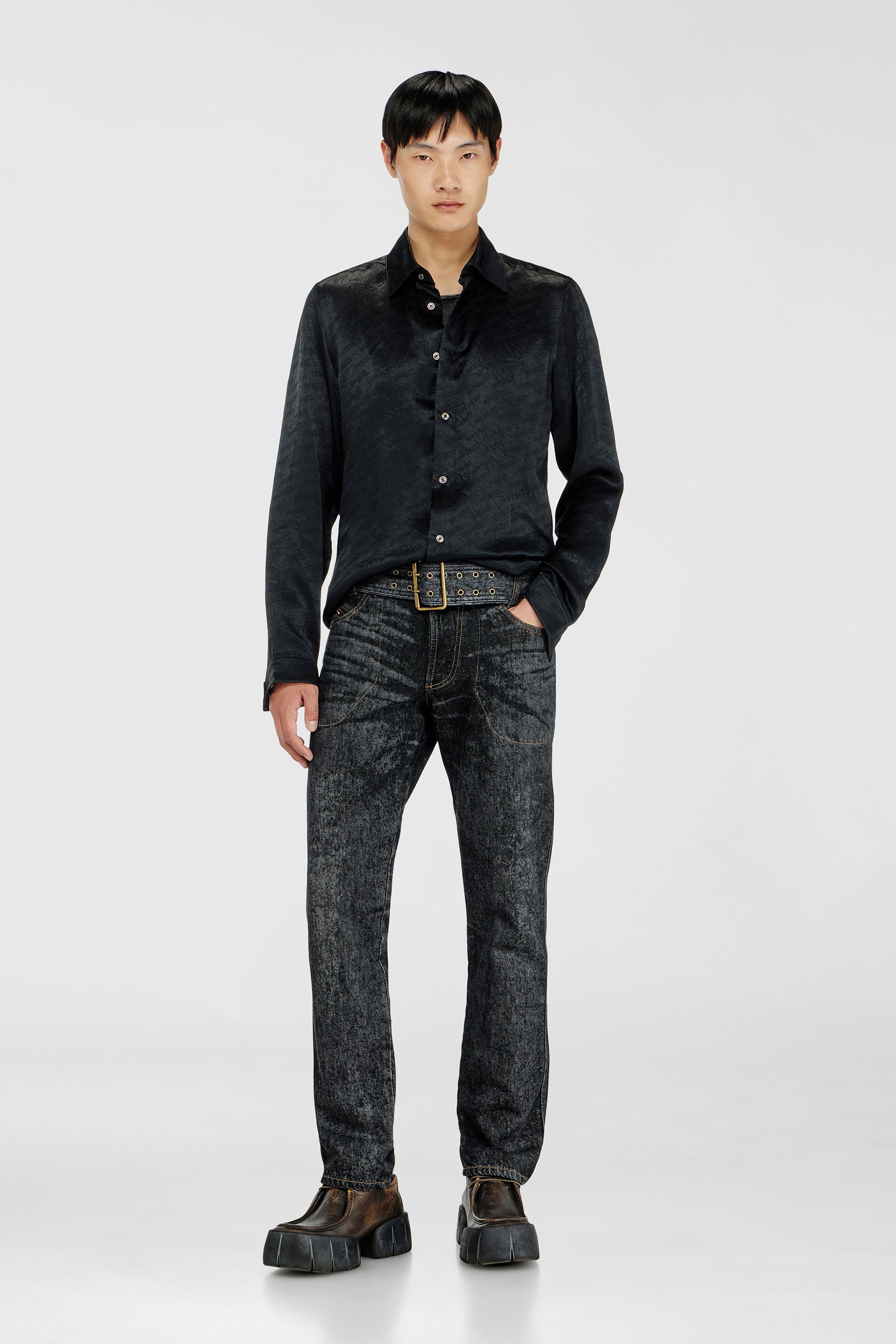 Diesel - S-KINNY-EFBZ, Chemise en satin froiss&eacute; jacquard logo Homme in Noir - 2