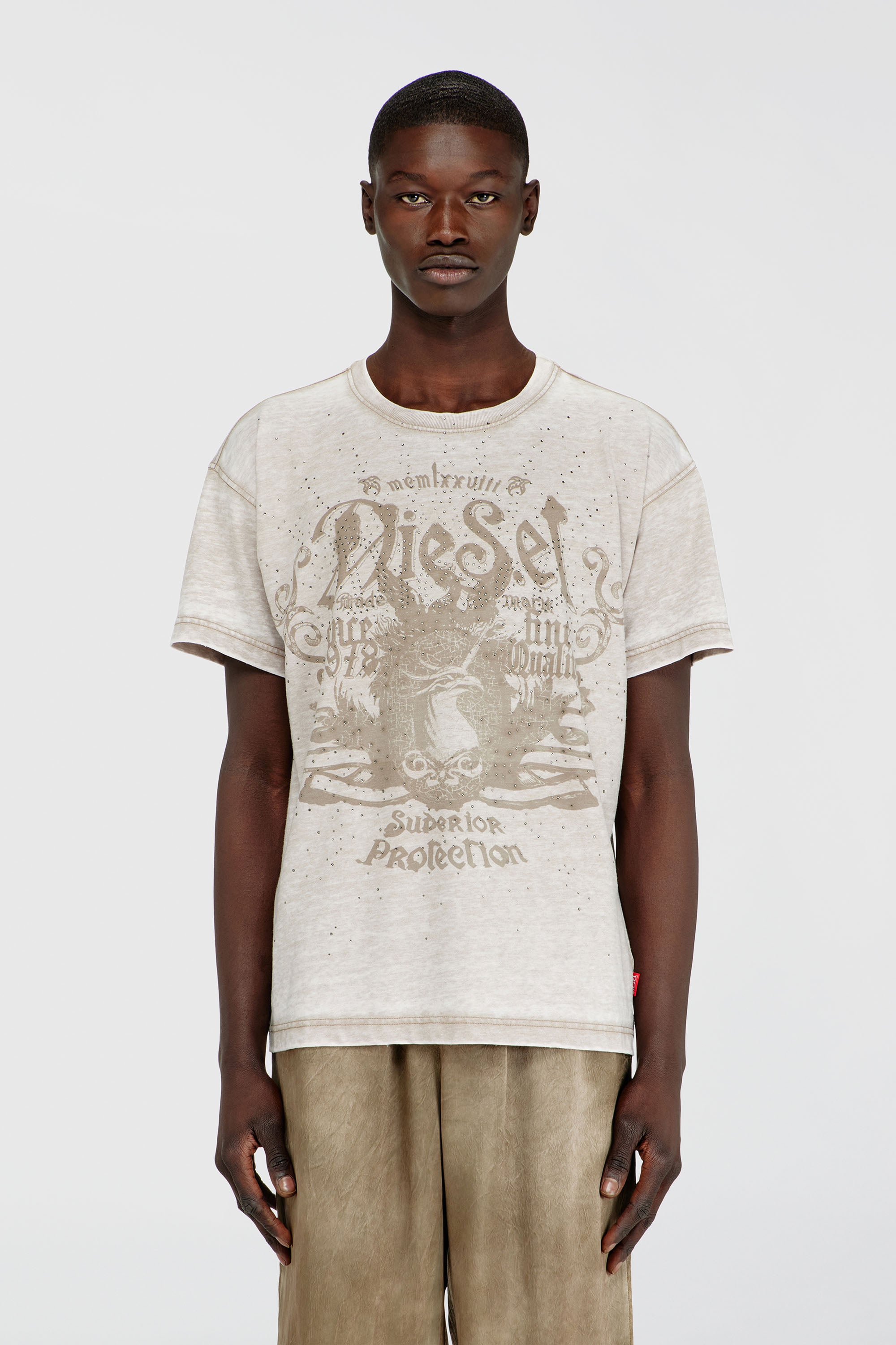 Diesel - T-NORM-AA8, T-shirt en jersey avec effet burnout et clous Homme in Beige - 1