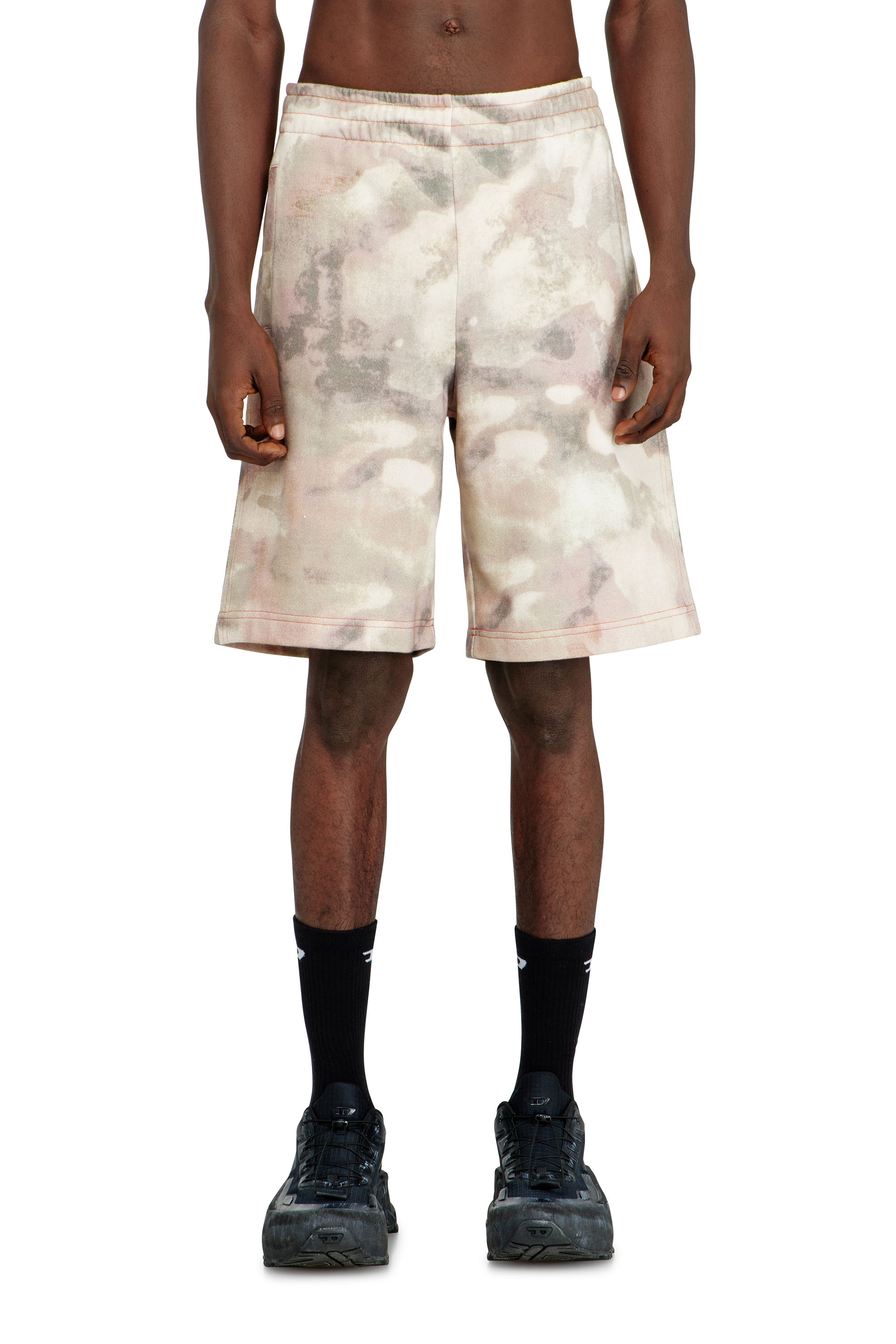 Diesel - P-CRONE-V1, Shorts en molleton &agrave; imprim&eacute; camouflage digital Homme in Polychrome - 3