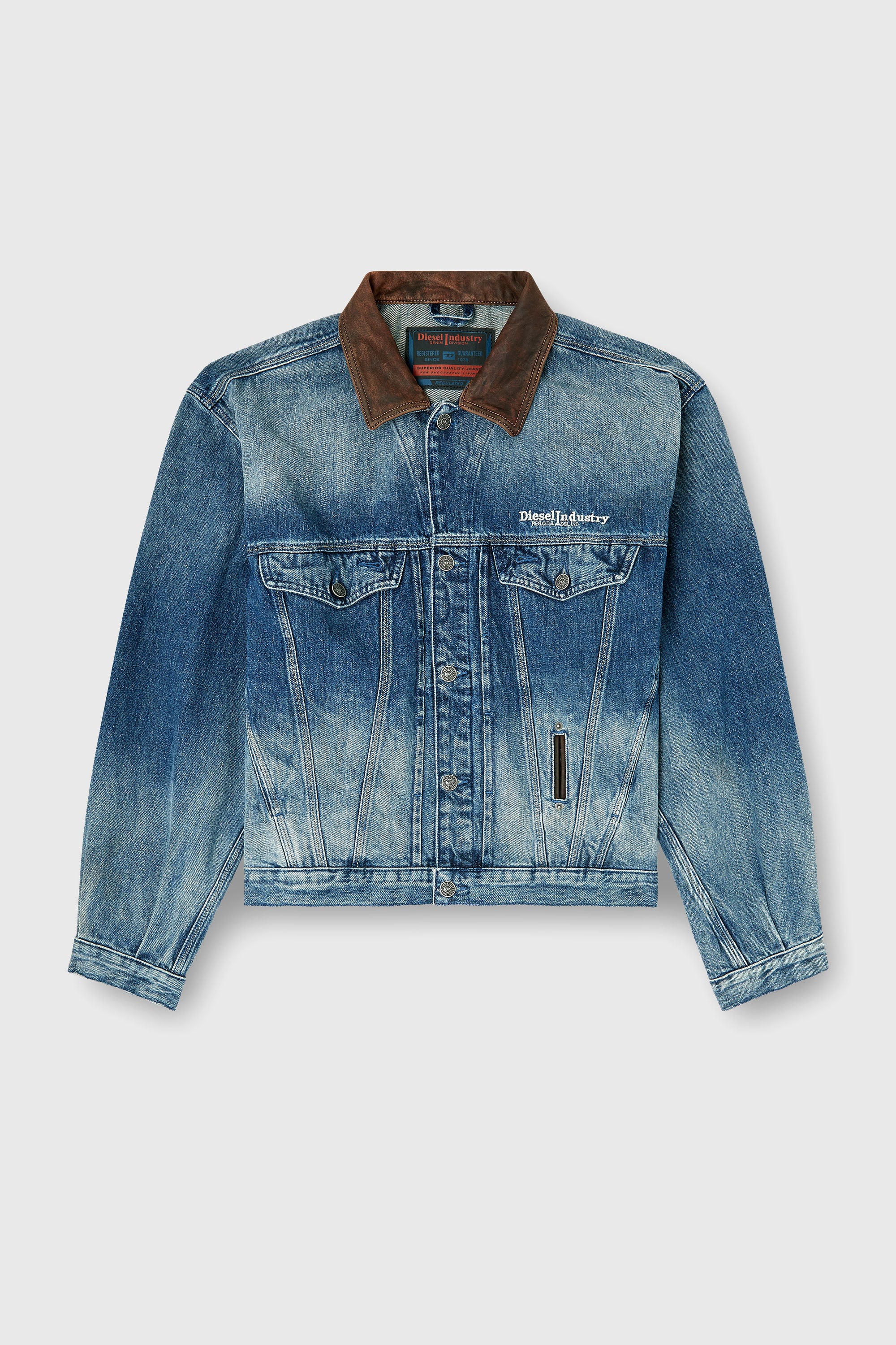 Diesel - D-DENVER-S1, Veste en denim de type trucker avec garnitures en cuir contrastant. Mixte in Bleu - 2