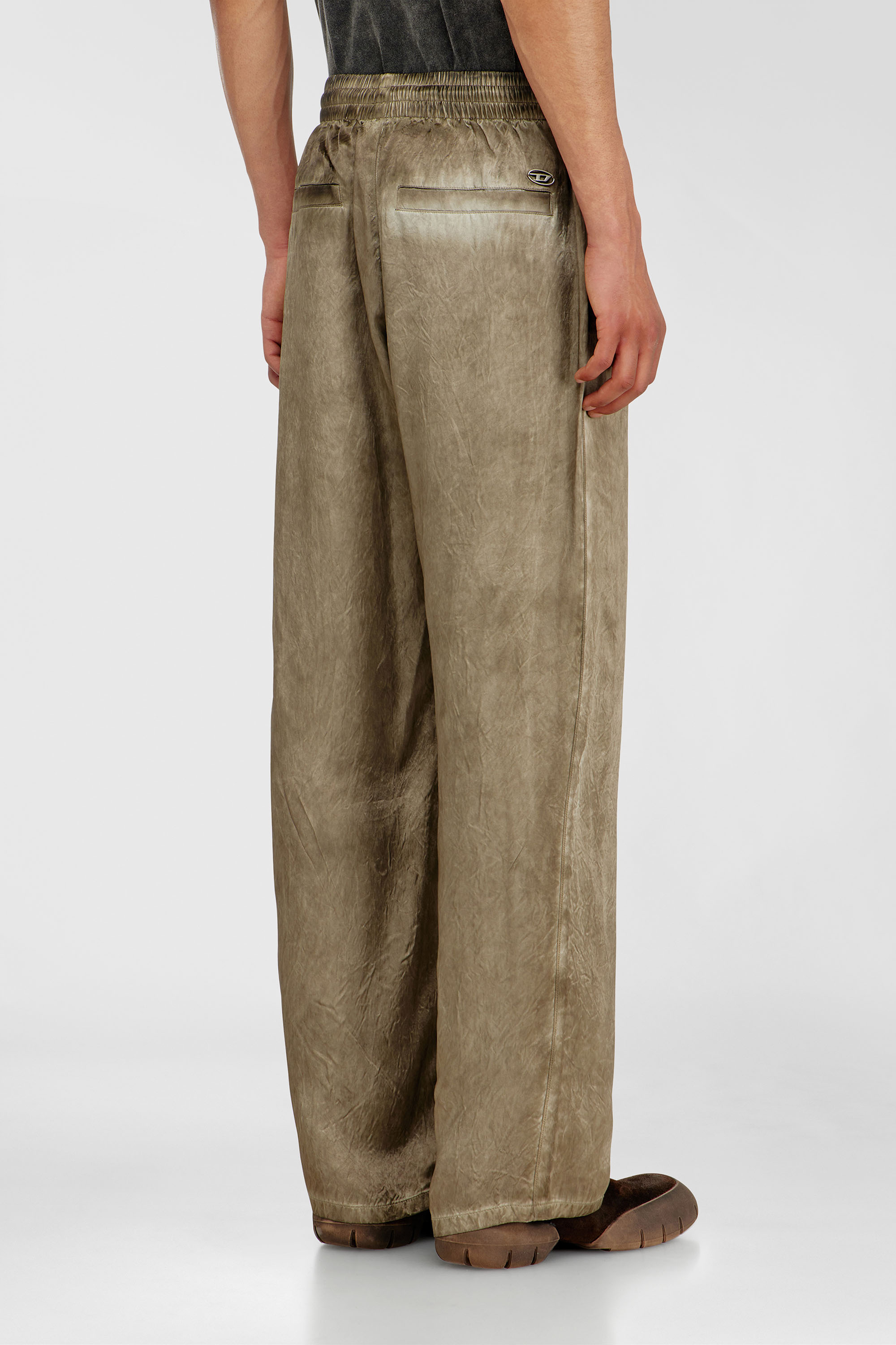 Diesel - P-THECK-AGCT, Pantalon en satin froiss&eacute; Homme in Marron - 4