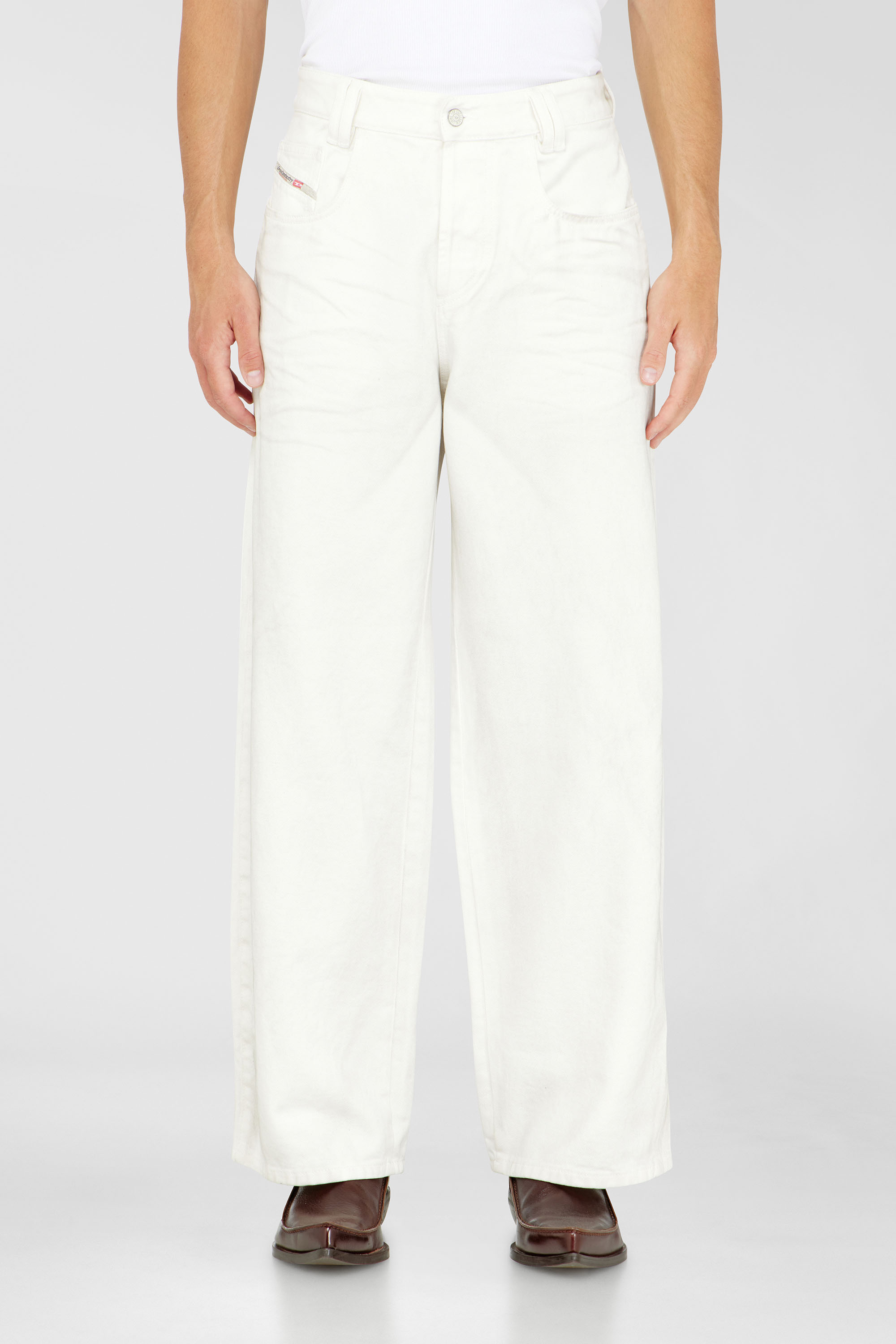Diesel - Relaxed Jeans 1982 D-Hakou 007GG Mixte, Blanc - Image 4