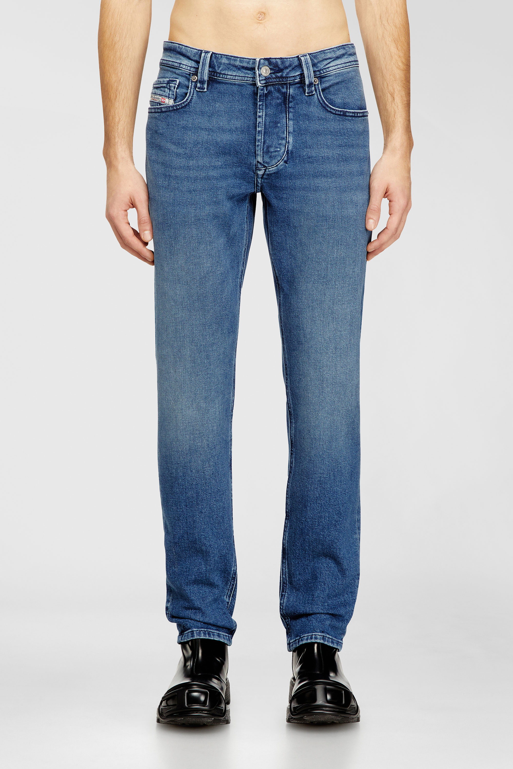 Diesel - Regular Jeans 1986 Larkee-Beex 0ADBA Homme, Bleu moyen - Image 2