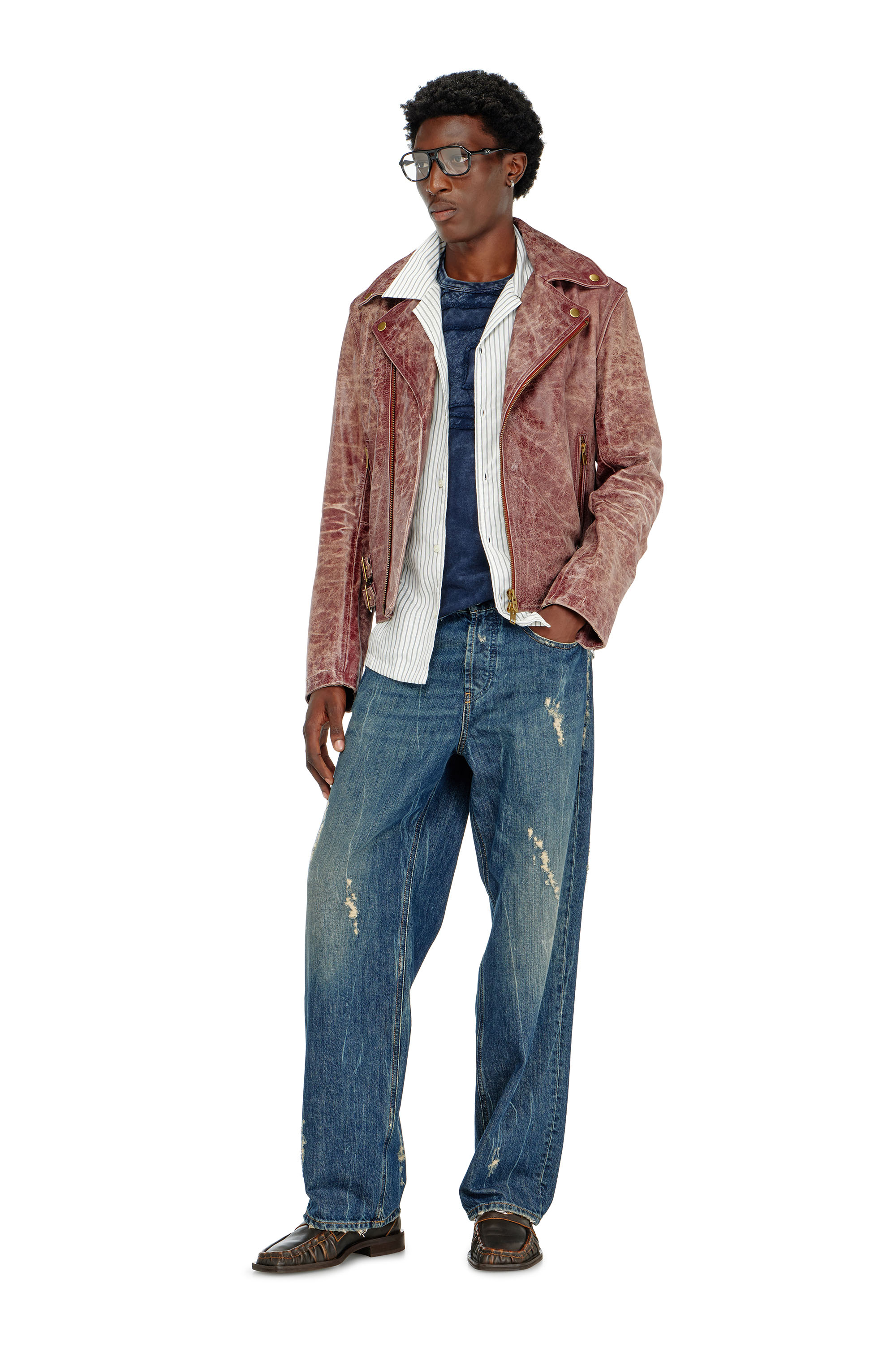 Diesel - T-BOXT-DEN, T-shirt en coton d&eacute;contract&eacute;e avec applique Oval D Homme in Bleu - 2