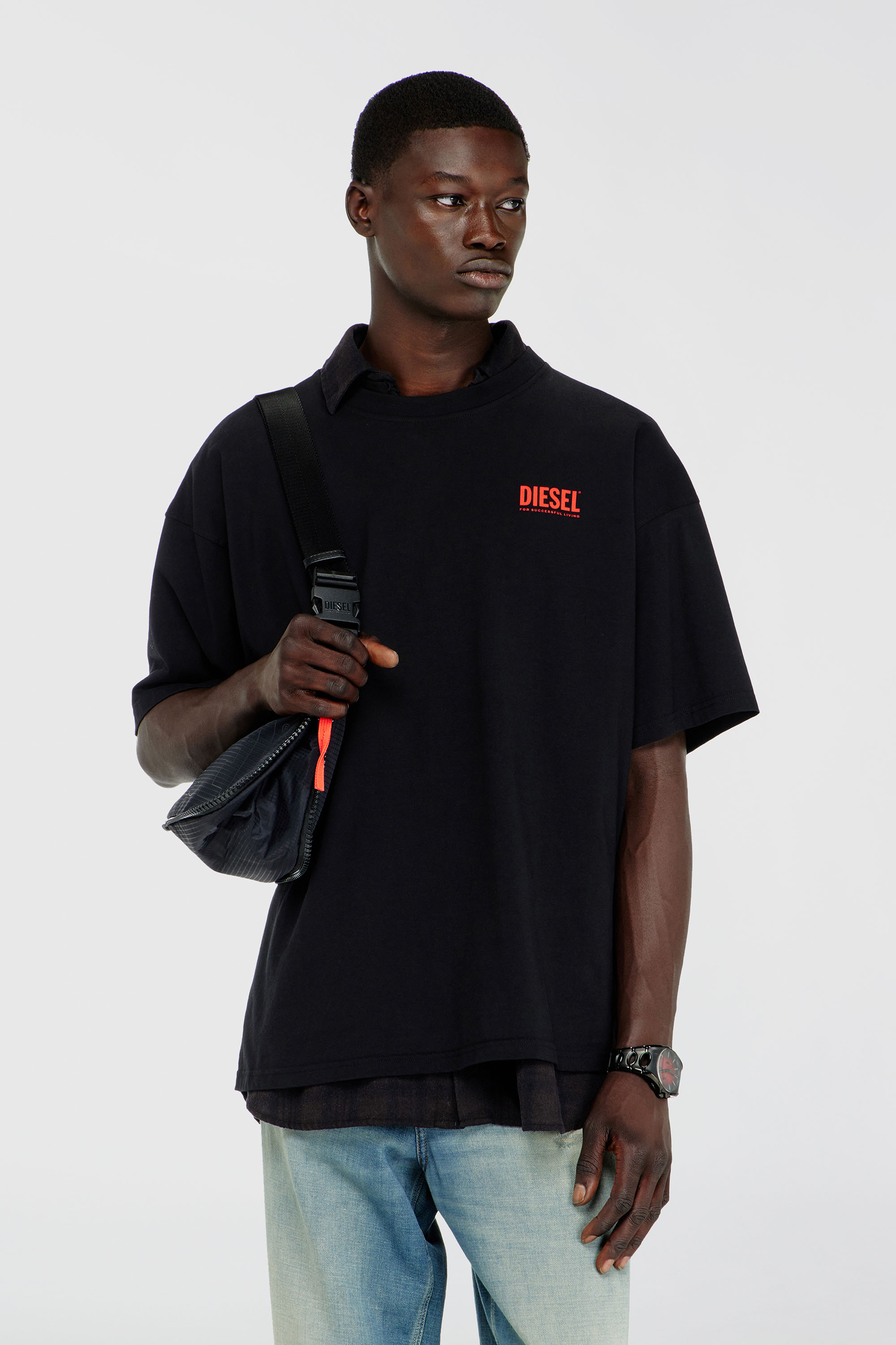 Diesel - T-BOXT-BISK, T-shirt en coton avec imprim&eacute; Diesel Biscotto Homme in Noir - 1