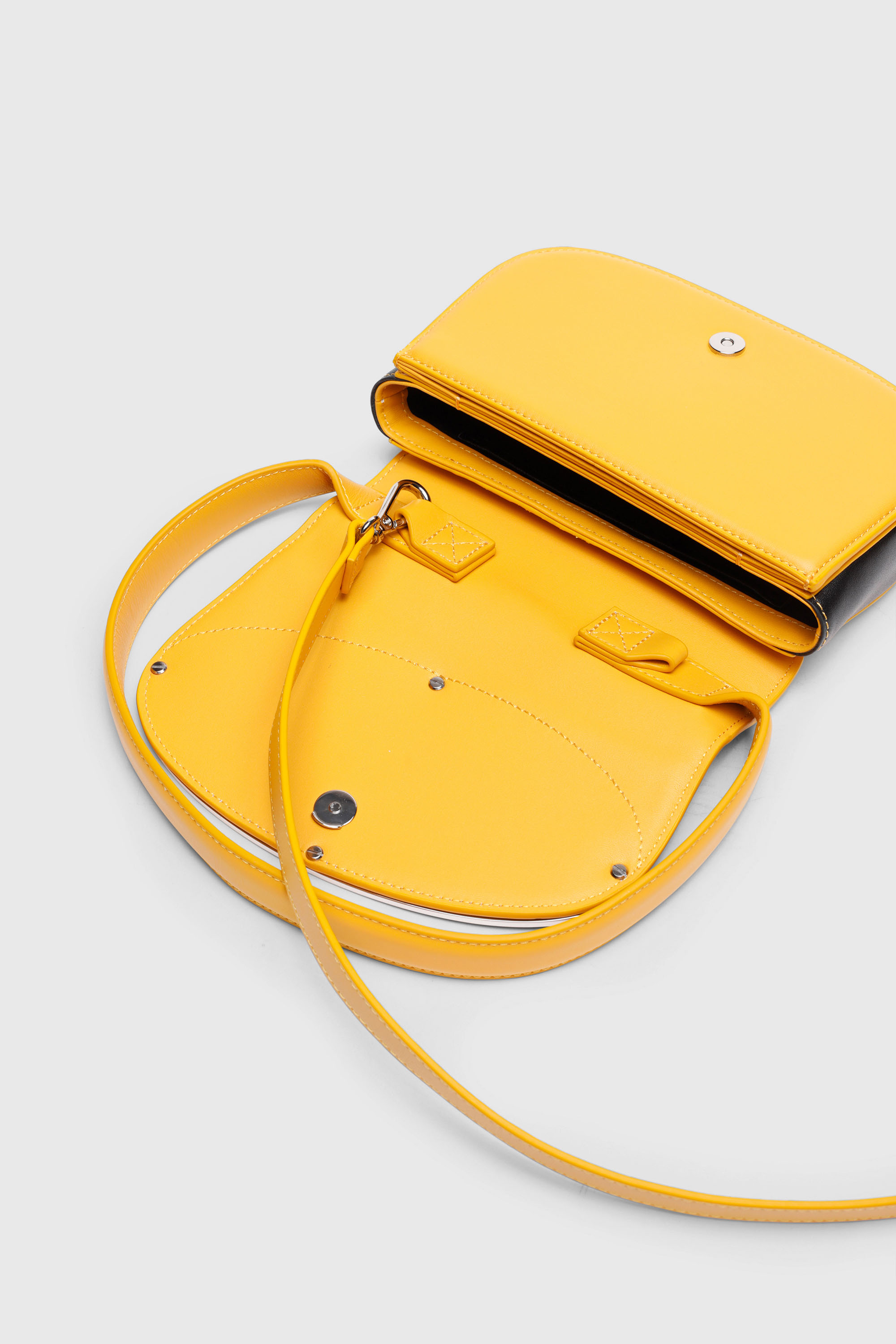 Diesel - 1DR, 1DR - Sac iconique &agrave; bandouli&egrave;re en cuir nappa Femme in Jaune - 6