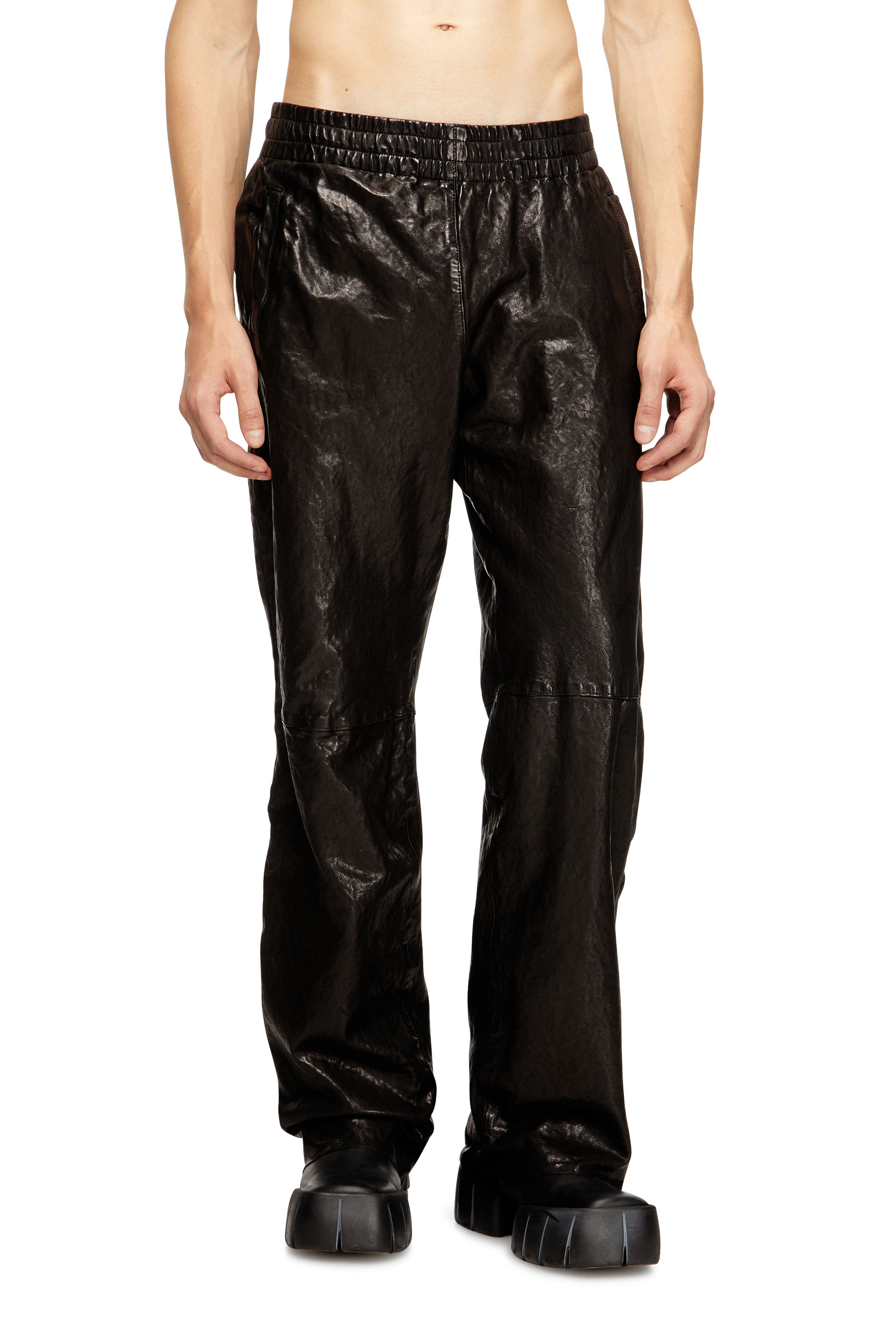 Diesel - P-BRU, Pantalon à taille élastiquée en cuir bouilli Homme in Noir - 1