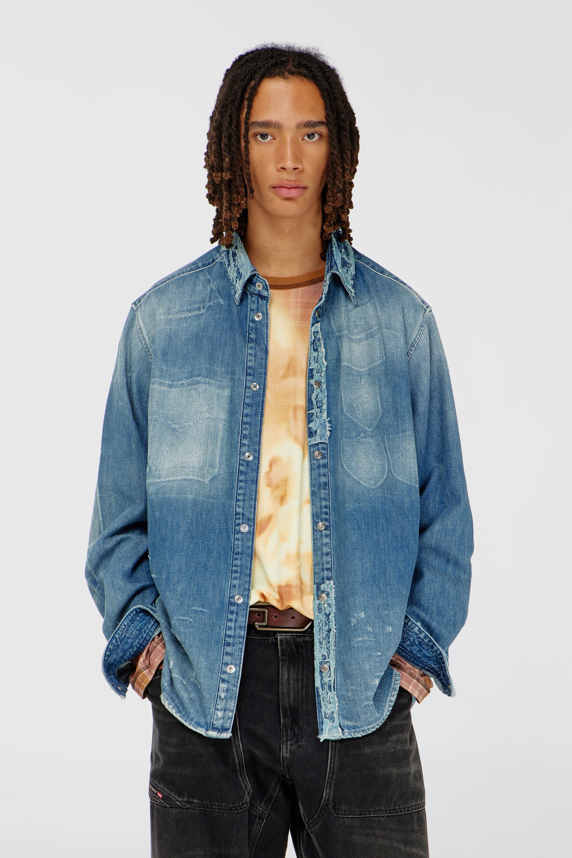 Diesel - D-SIMPLY, Chemise en denim effet patch us&eacute; Homme in Bleu - 1