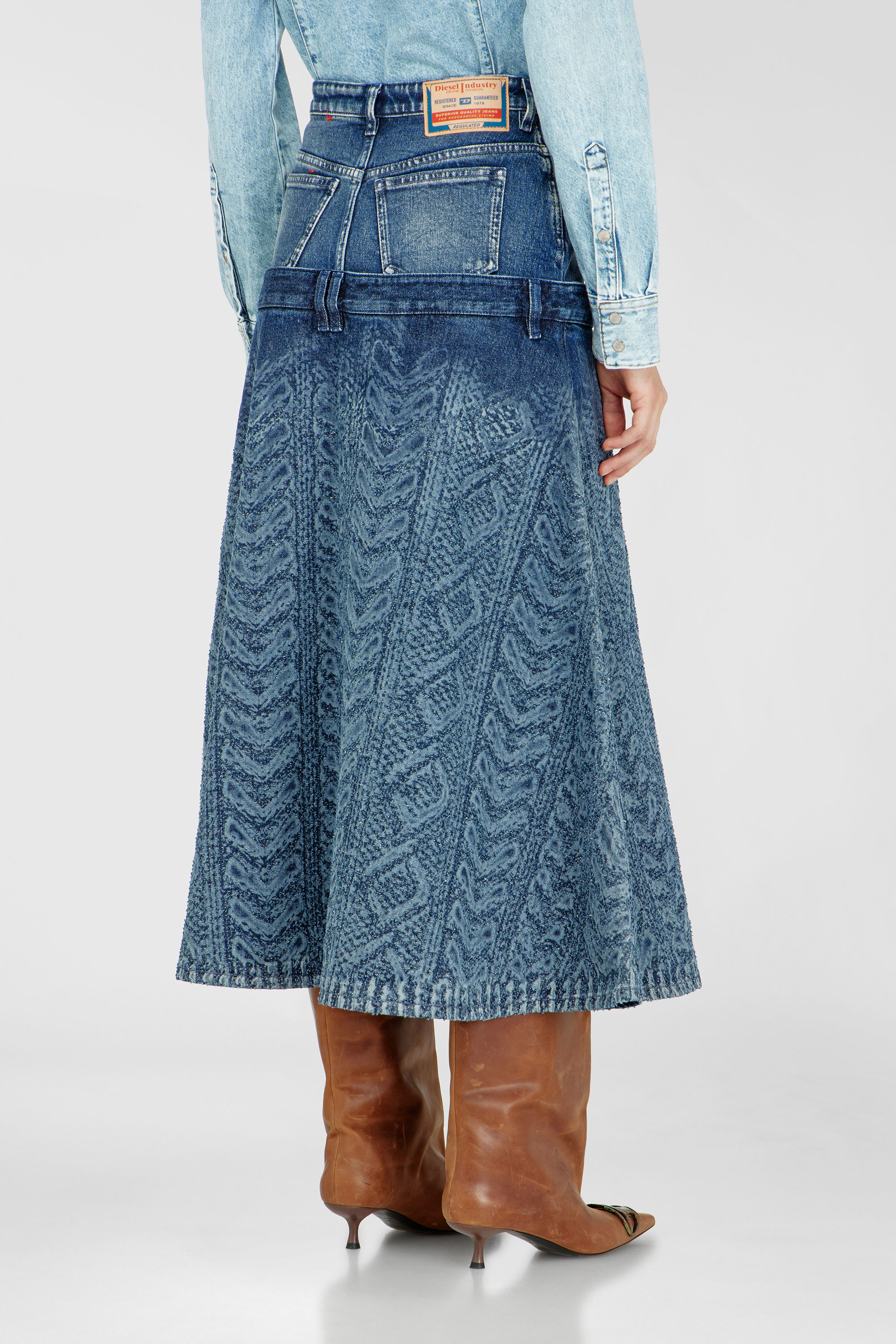 Diesel - DE-VORYA-S1, Jupe midi en denim effet maille torsad&eacute;e Femme in Bleu - 4