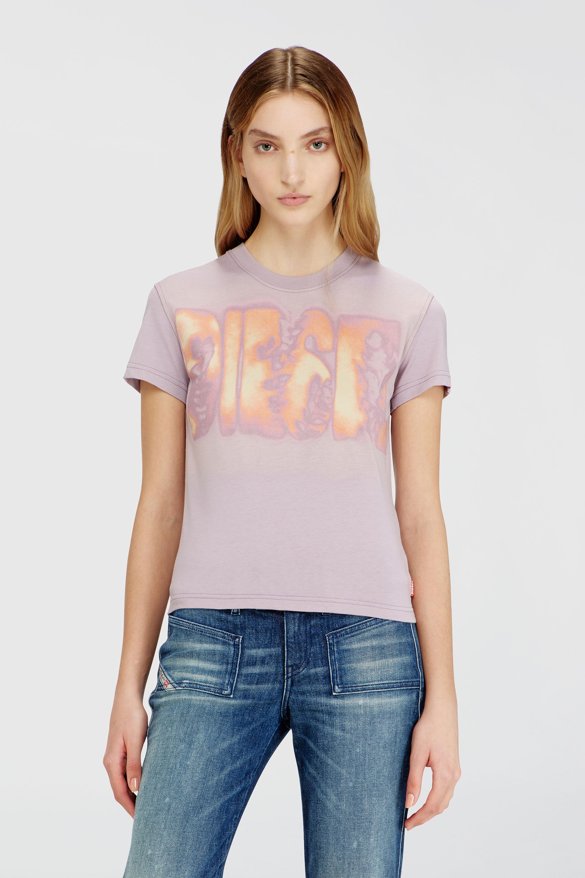Diesel - T-ILA-AA3, T-shirt ajust&eacute;e en jersey avec imprim&eacute; graphique Femme in Violet - 1