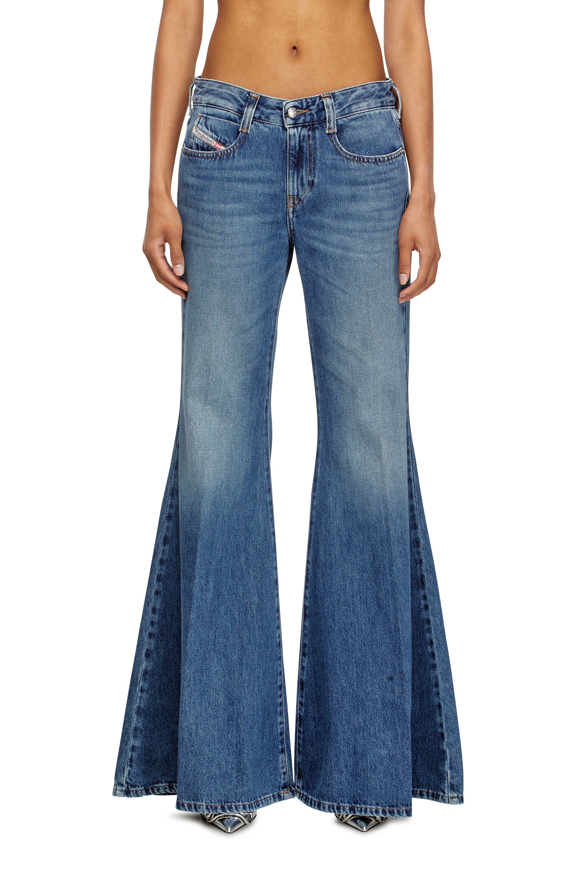 Diesel - Flare Jeans 1970 D-Bleess 09M56 Femme, Bleu moyen - Image 1