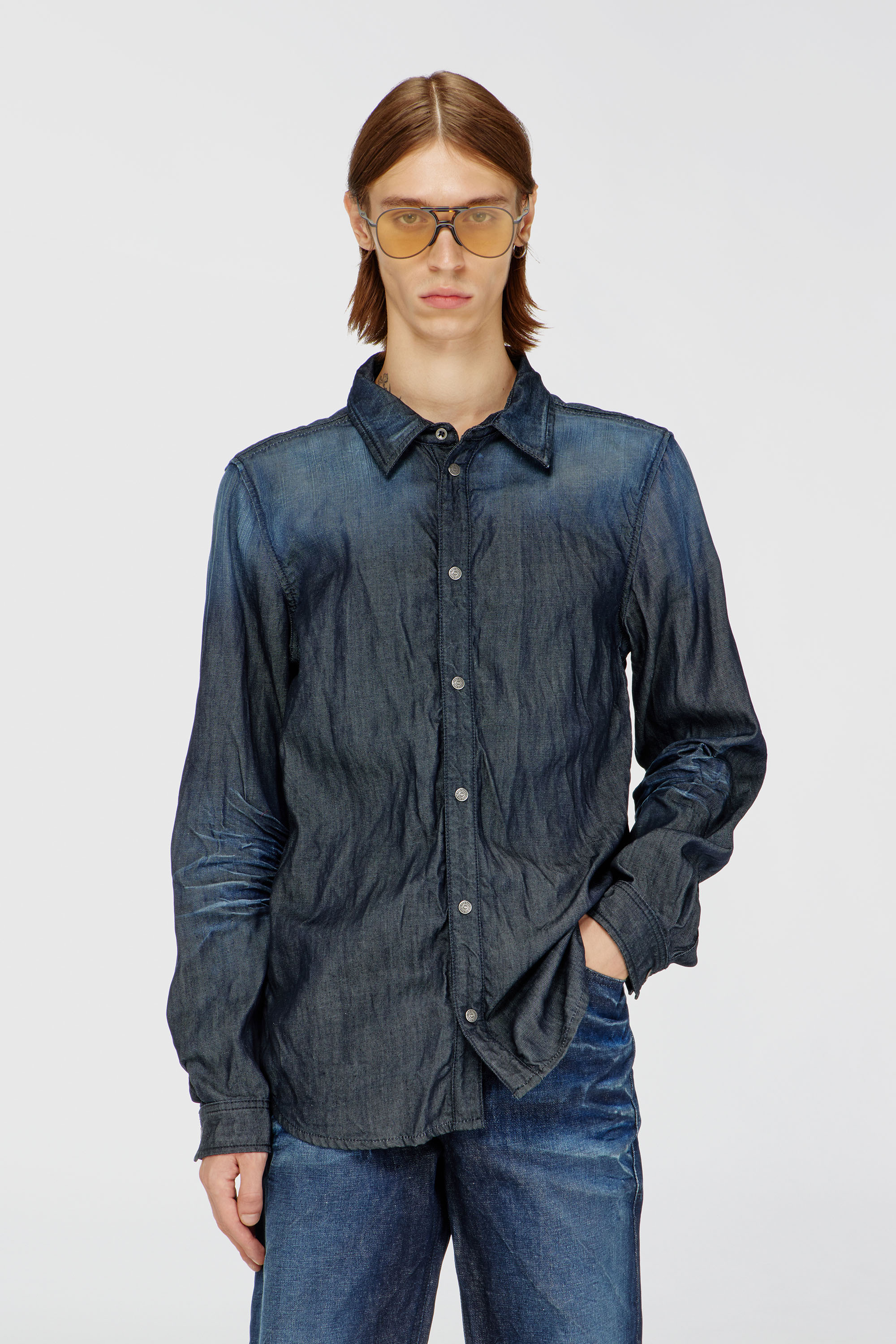 Diesel - D-SYNAR-FSJ1, Chemise en denim froiss&eacute; Homme in Bleu - 2