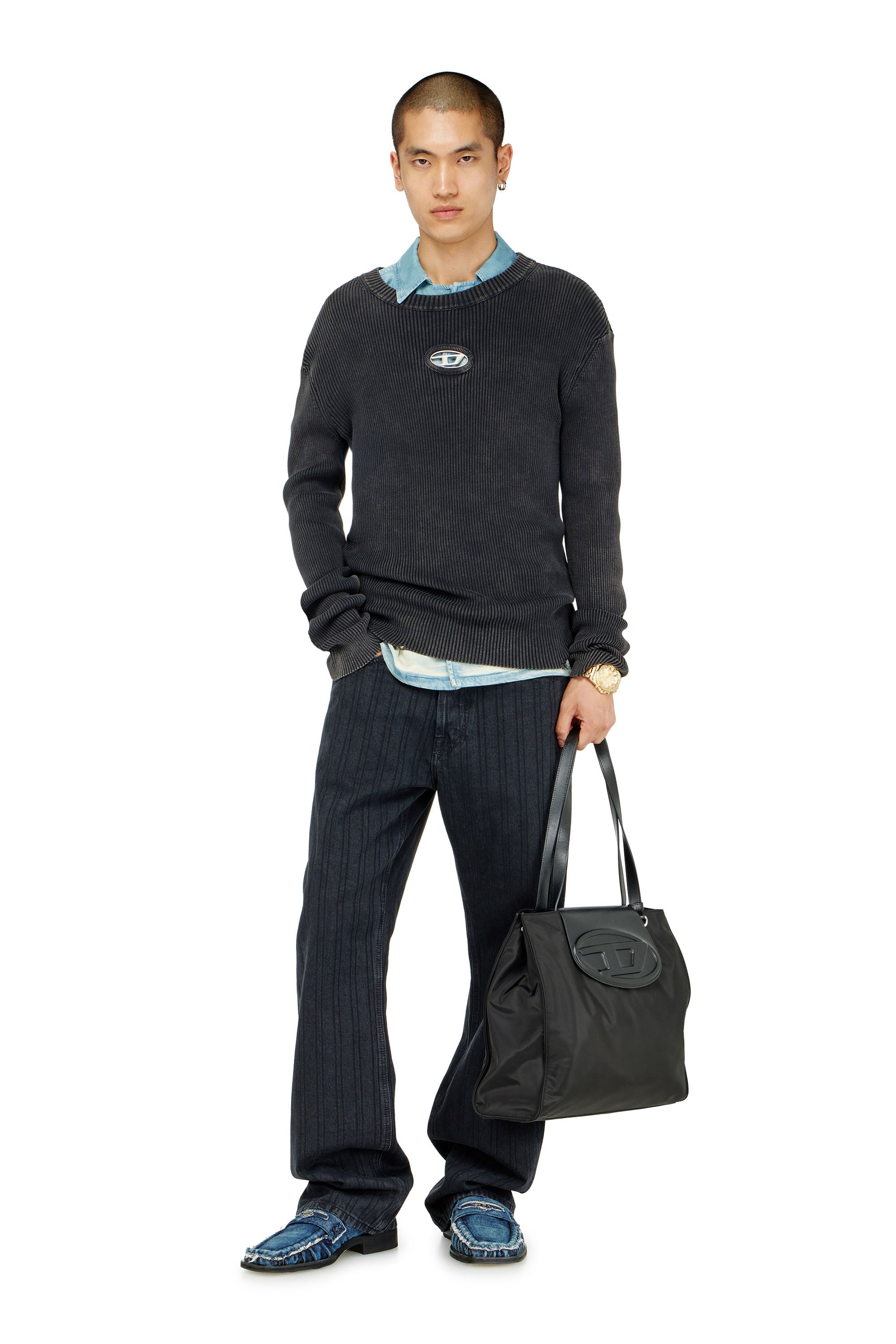 Diesel - K-DARIN-D, Pull effet vieilli avec logo cut-out Homme in Noir - 2