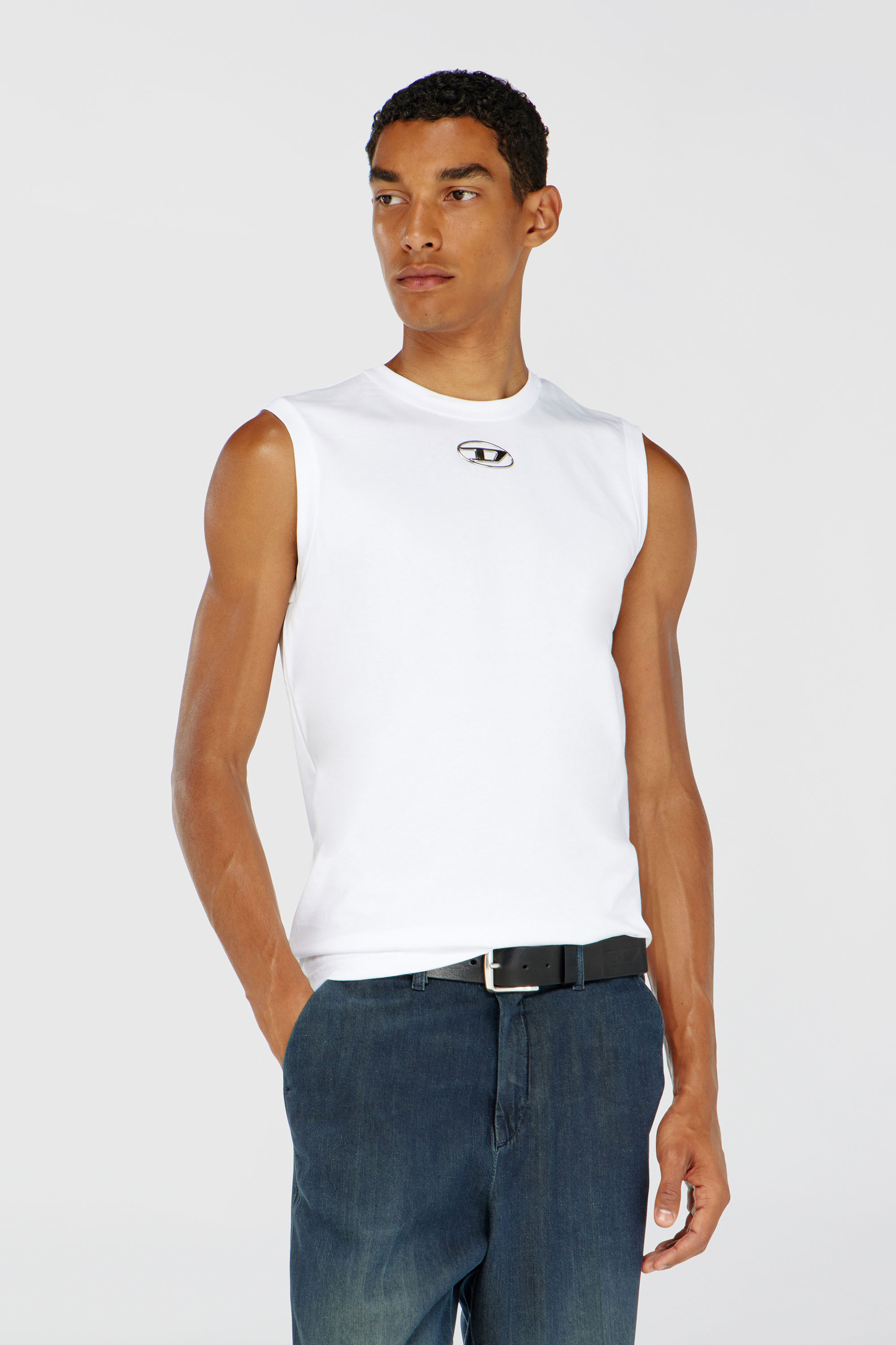 Diesel - T-BISCO-OD, D&eacute;bardeur avec Oval D m&eacute;tallis&eacute; Homme in Blanc - 3