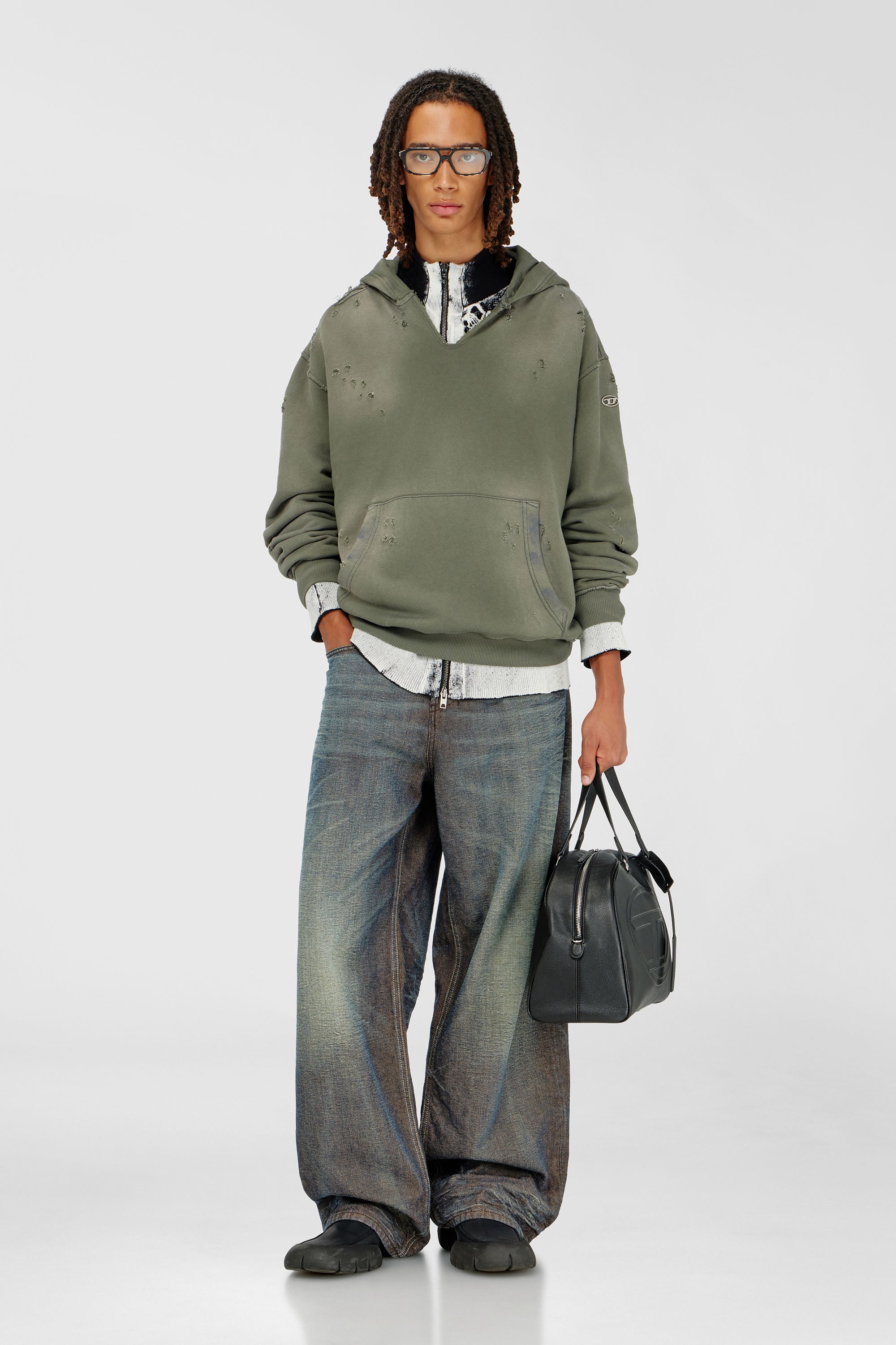 Diesel - S-KEITHY, Sweat &agrave; capuche effet us&eacute; avec col en V Homme in Vert - 2