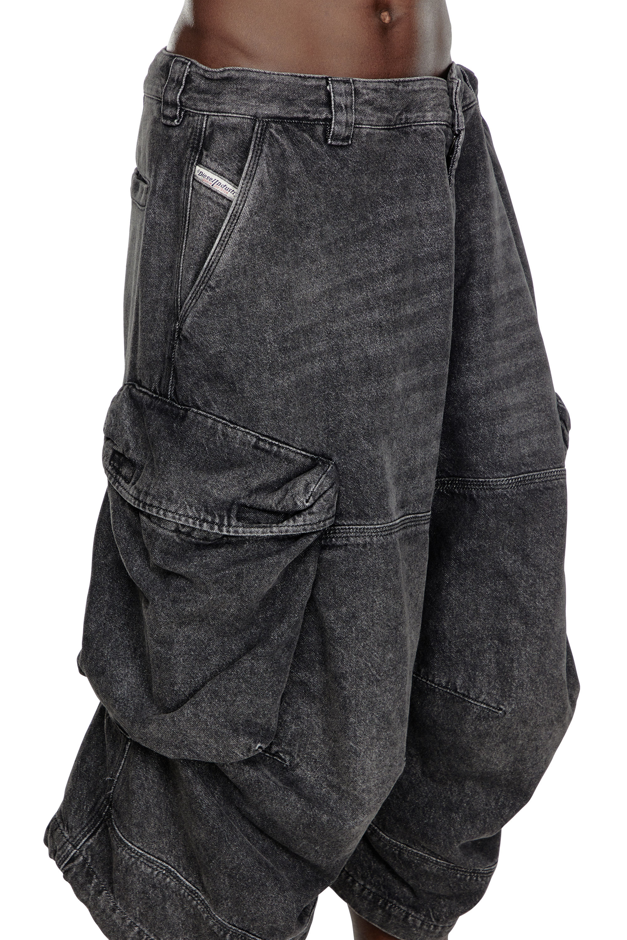 Diesel - D-ARNE-SHORT-S, Homme Short long en denim avec poches cargo in Noir - Image 5