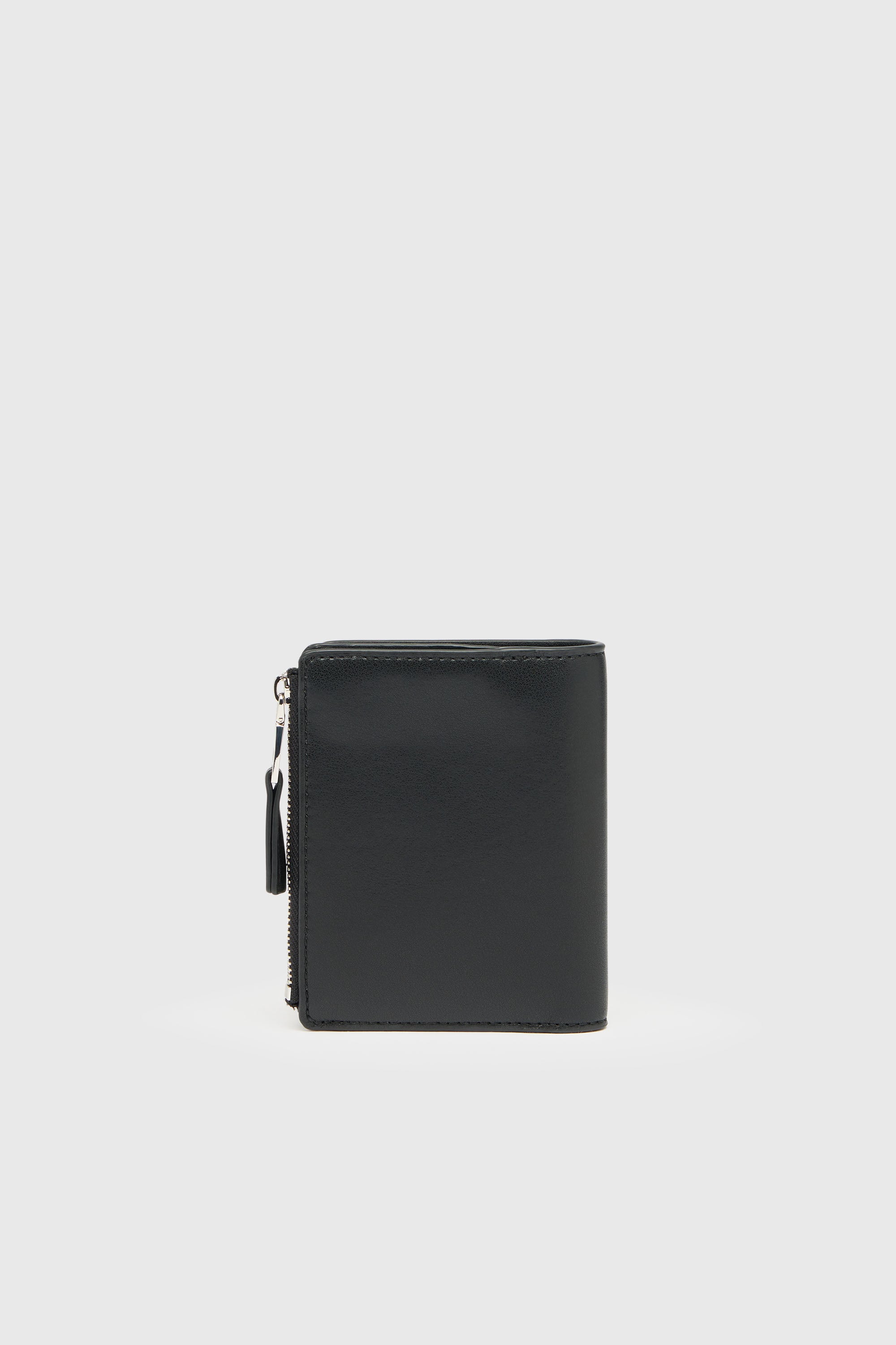 Diesel - D-LINE BI FOLD ZIP II, Portefeuille bi-fold en cuir enduit avec d&eacute;tail ceinture Femme in Noir - 2