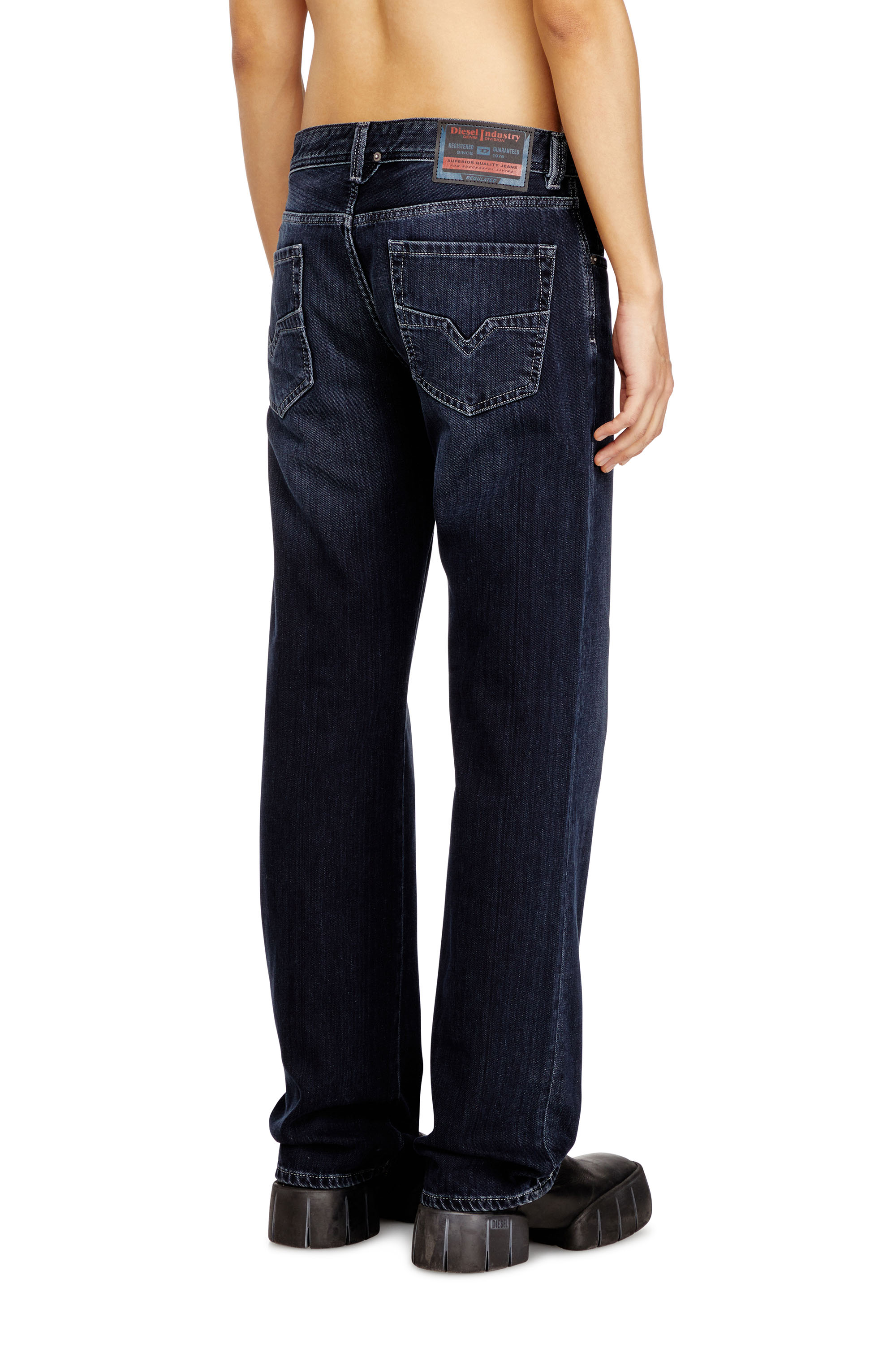 Diesel - Regular Jeans 1985 Larkee 09Q19 Homme, Bleu Foncé - Image 4
