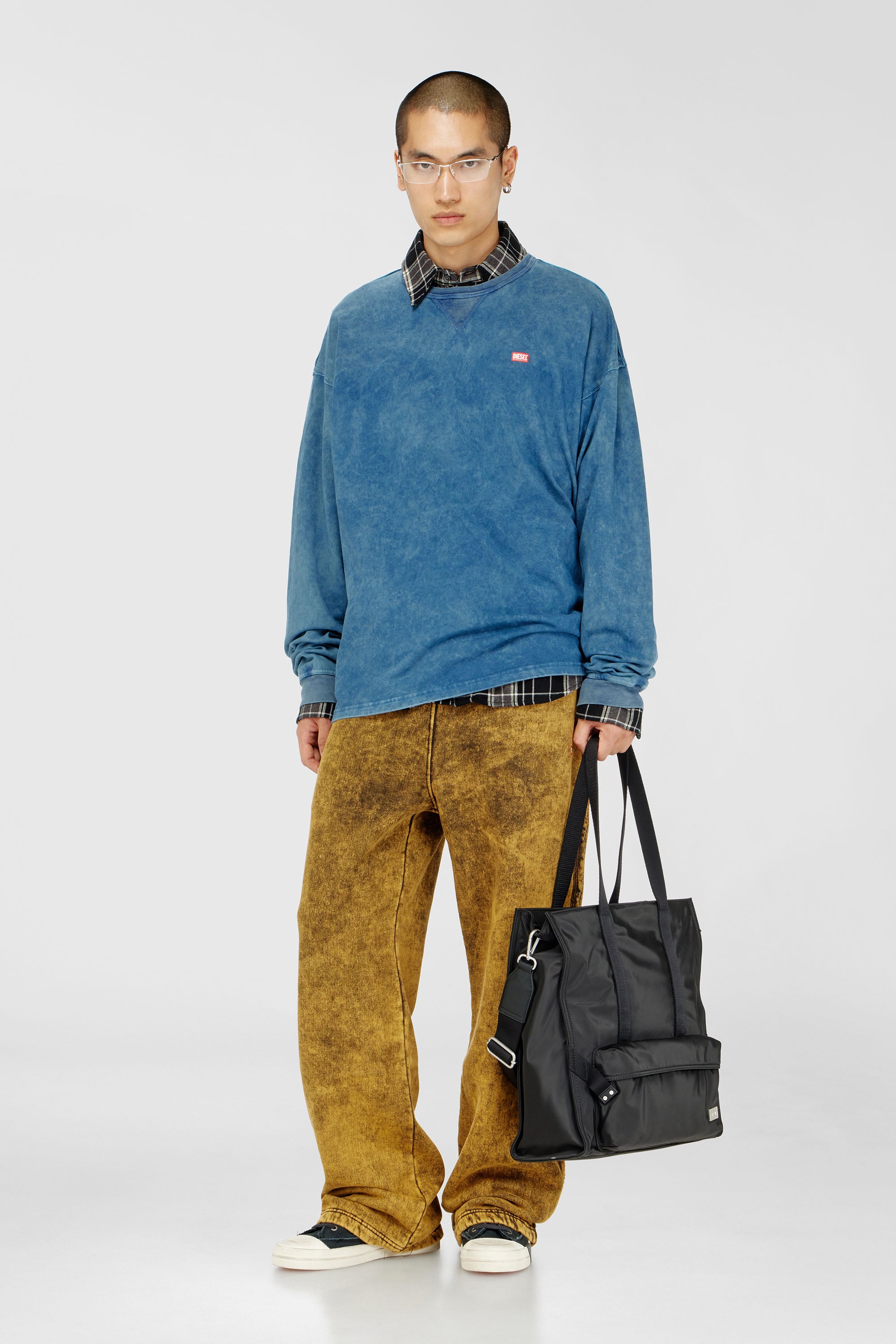 Diesel - P-MARTAINS-RAW, Pantalon de surv&ecirc;tement acid wash &agrave; bords bruts Homme in Marron - 1