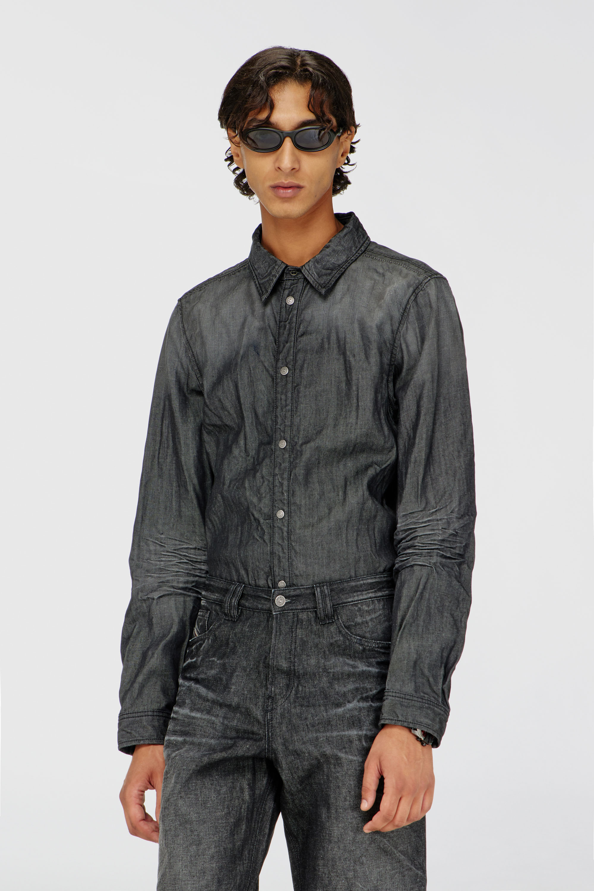 Diesel - D-SYNAR-FSJ2, Chemise en denim froiss&eacute; Homme in Gris - 2
