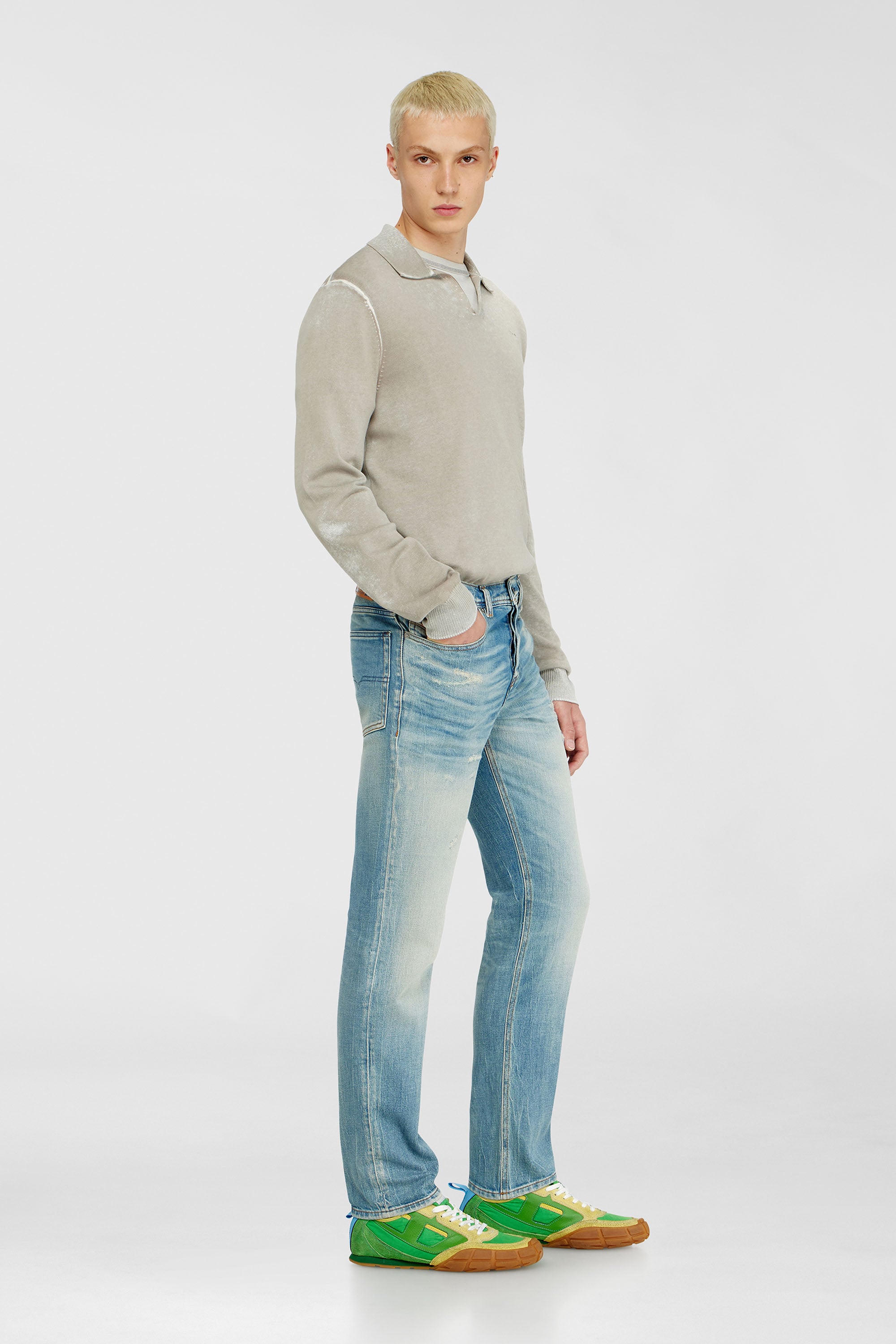 Diesel - Regular Jeans 2023 D-Finitive 09P33 Homme, Bleu Clair - Image 2