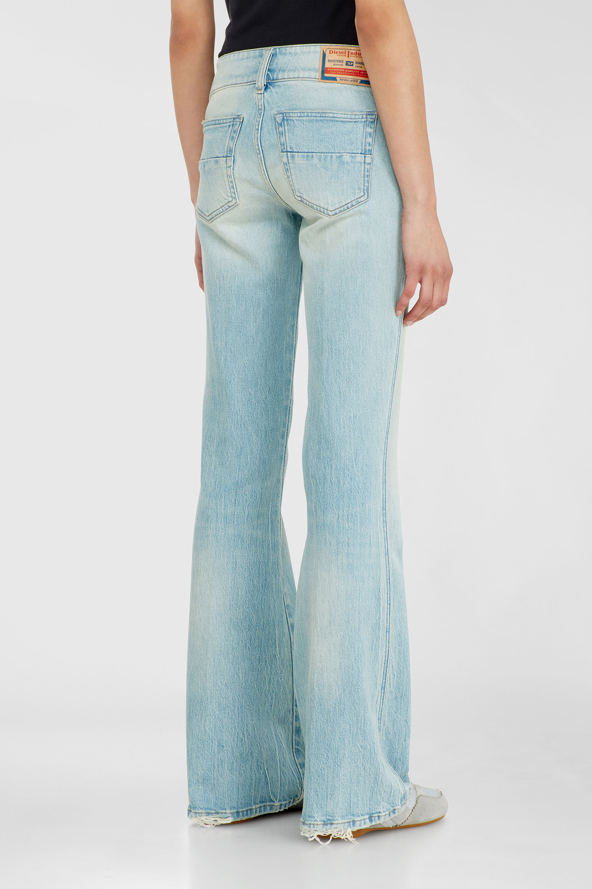 Diesel - Bootcut Jeans D-Hush 0KBBX Femme, Bleu Clair - Image 5