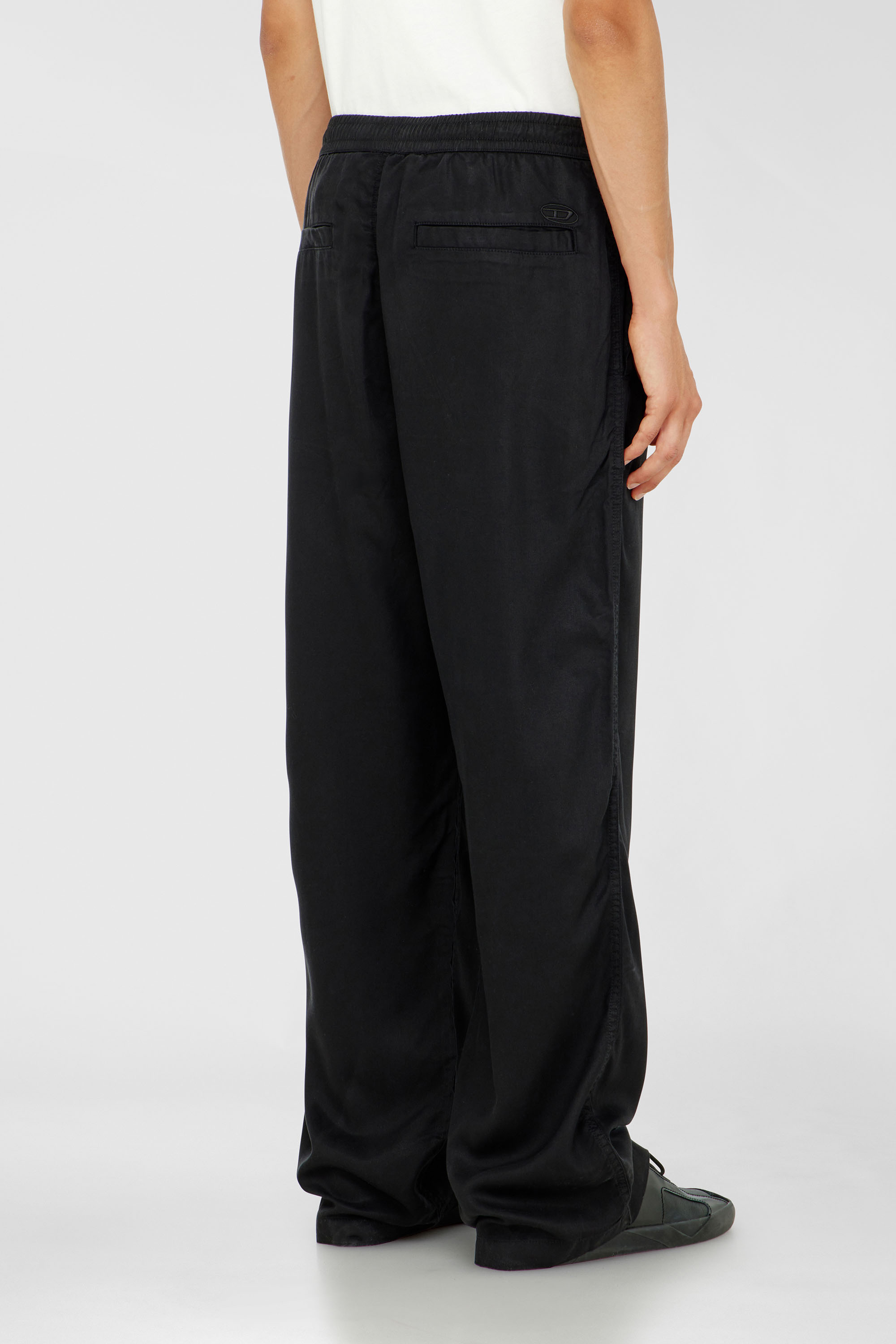 Diesel - P-DREYER-C, Pantalon &agrave; cordon en serg&eacute; d&eacute;lav&eacute; Homme in Noir - 4