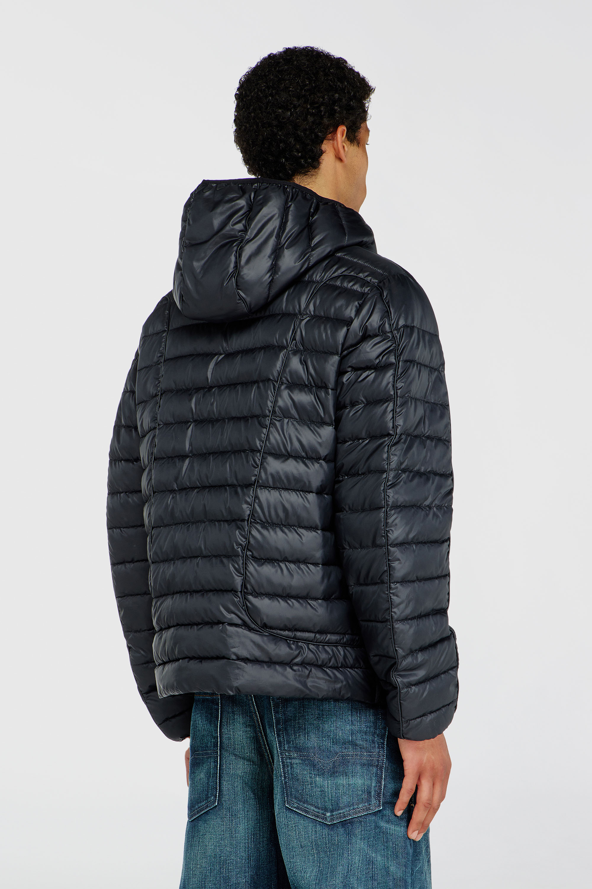 Diesel - W-STONE-WRD, Doudoune avec passepoil ton sur ton Homme in Noir - 4