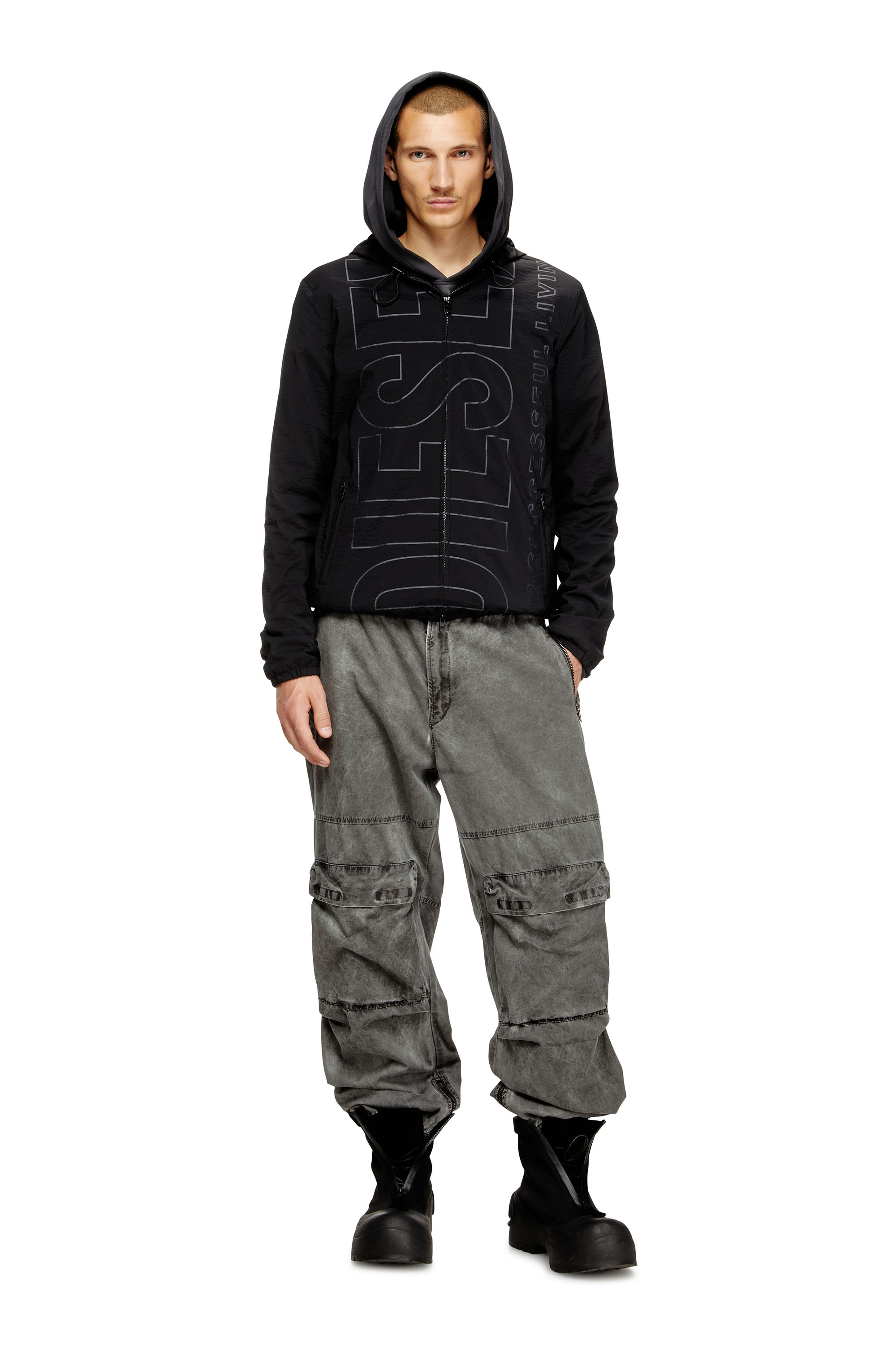 Diesel - J-ANDREW, Veste en nylon avec logo en contour Homme in Noir - 4