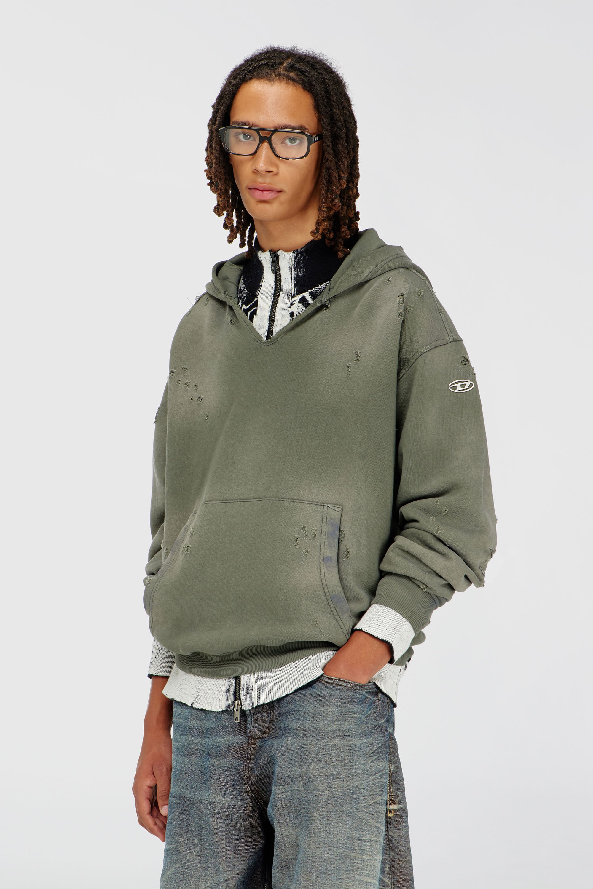 Diesel - S-KEITHY, Sweat &agrave; capuche effet us&eacute; avec col en V Homme in Vert - 1