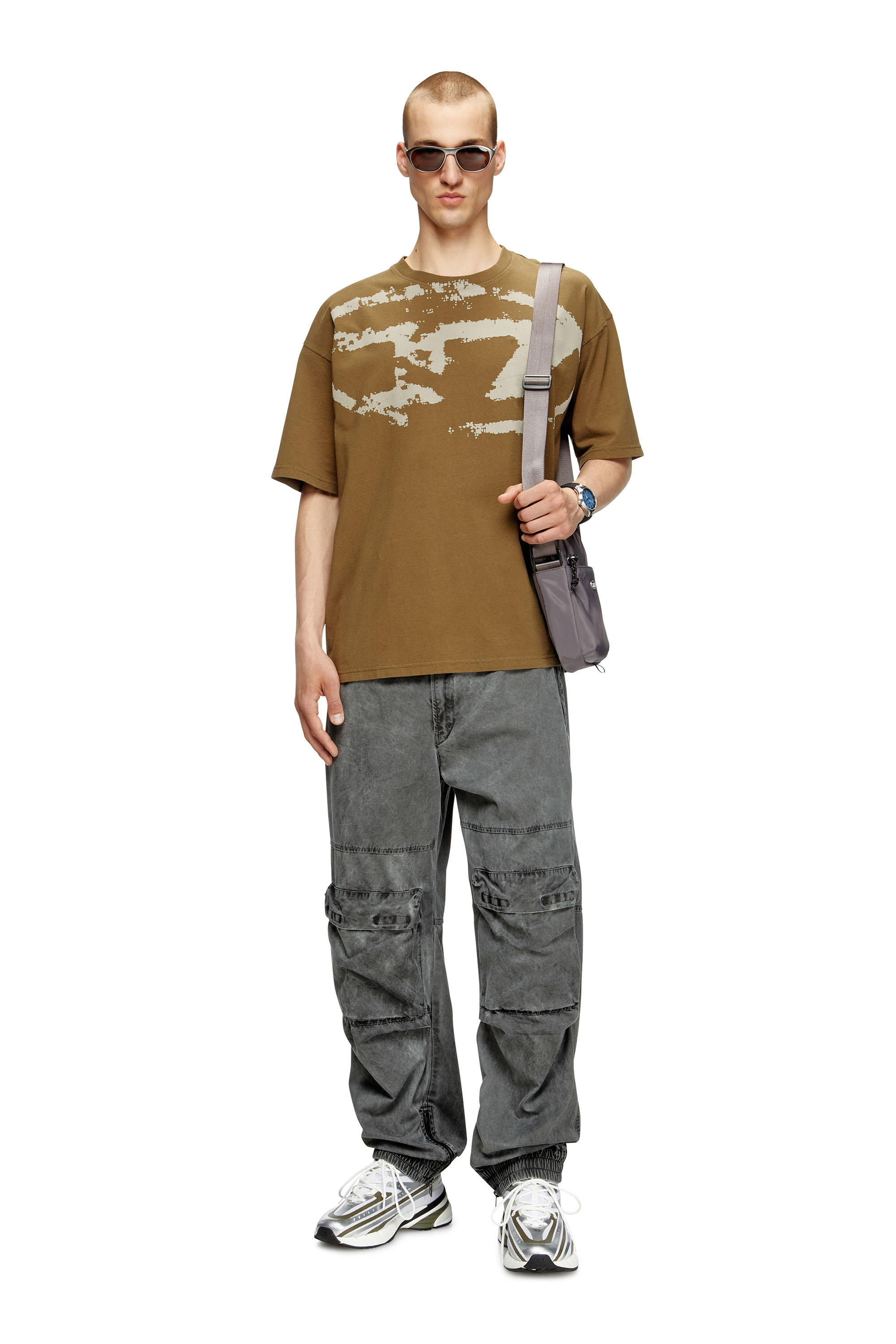 Diesel - T-BOXT-N14, T-shirt avec logo floqué effet vieilli Homme in Marron - 2