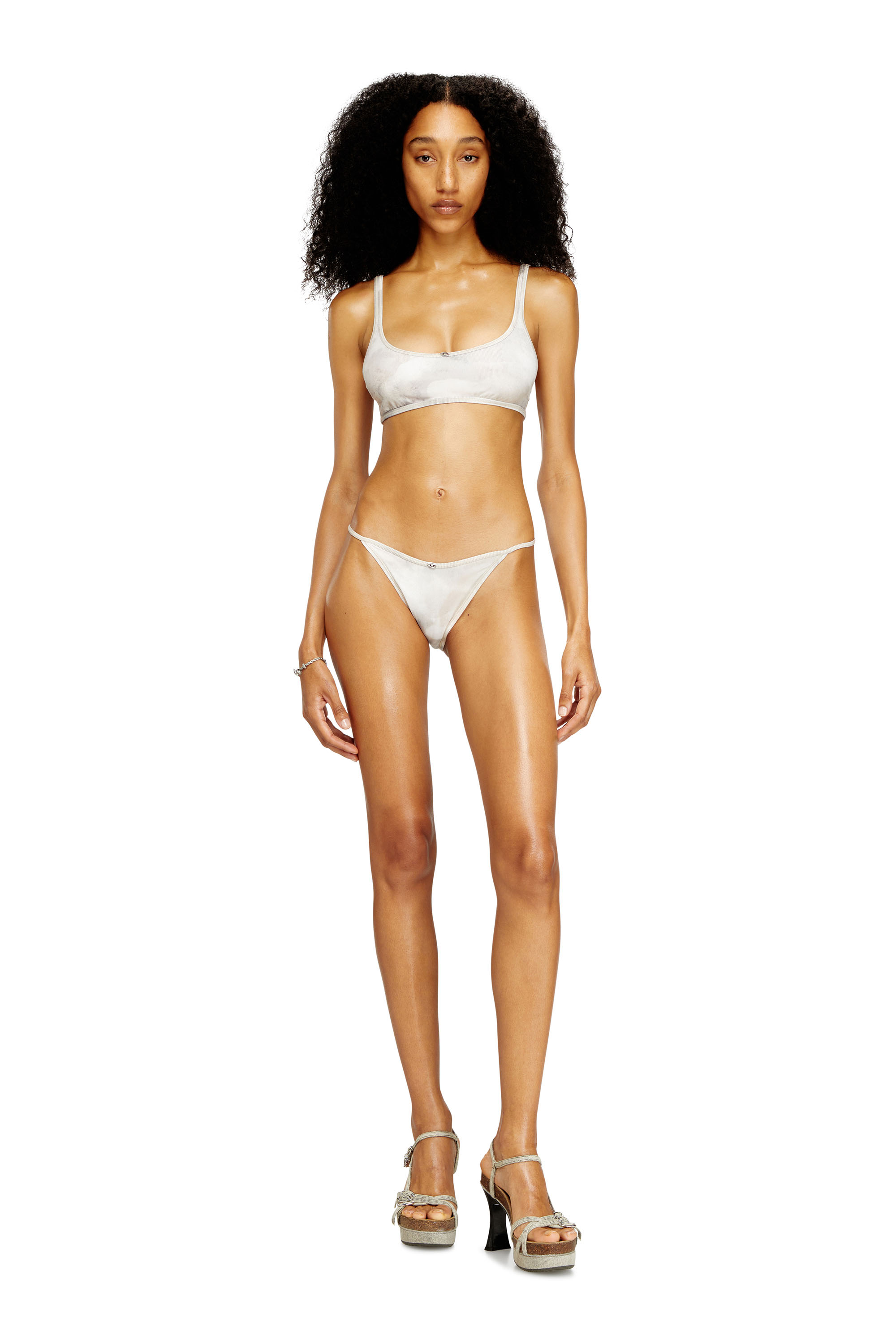 Diesel - UT-BRA-TOP-UTLT, Haut de bikini c&ocirc;tel&eacute; avec imprim&eacute; camouflage Femme in Blanc - 2