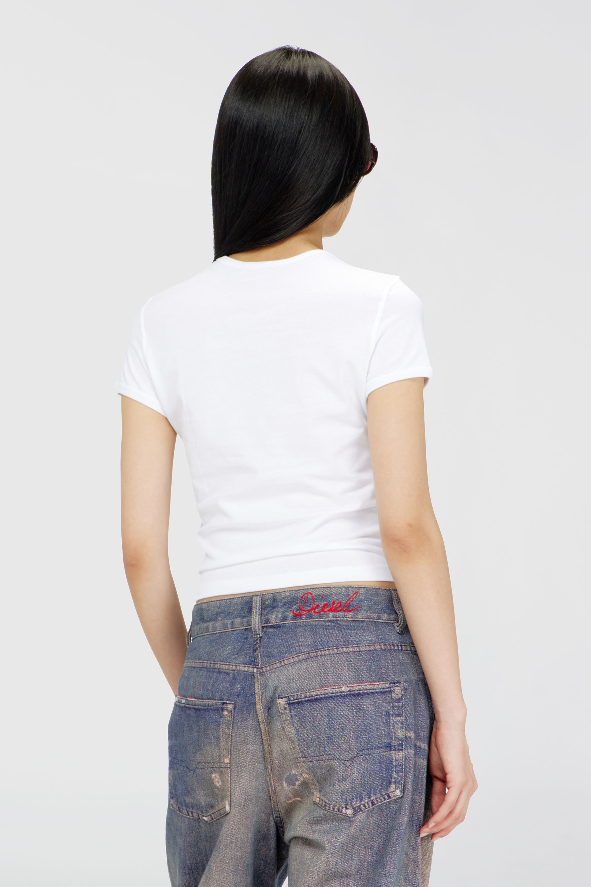 Diesel - T-UNCUTIE-LONG-OD-Q1, T-shirt slim fit avec cut-out Oval D Femme in Blanc - 4