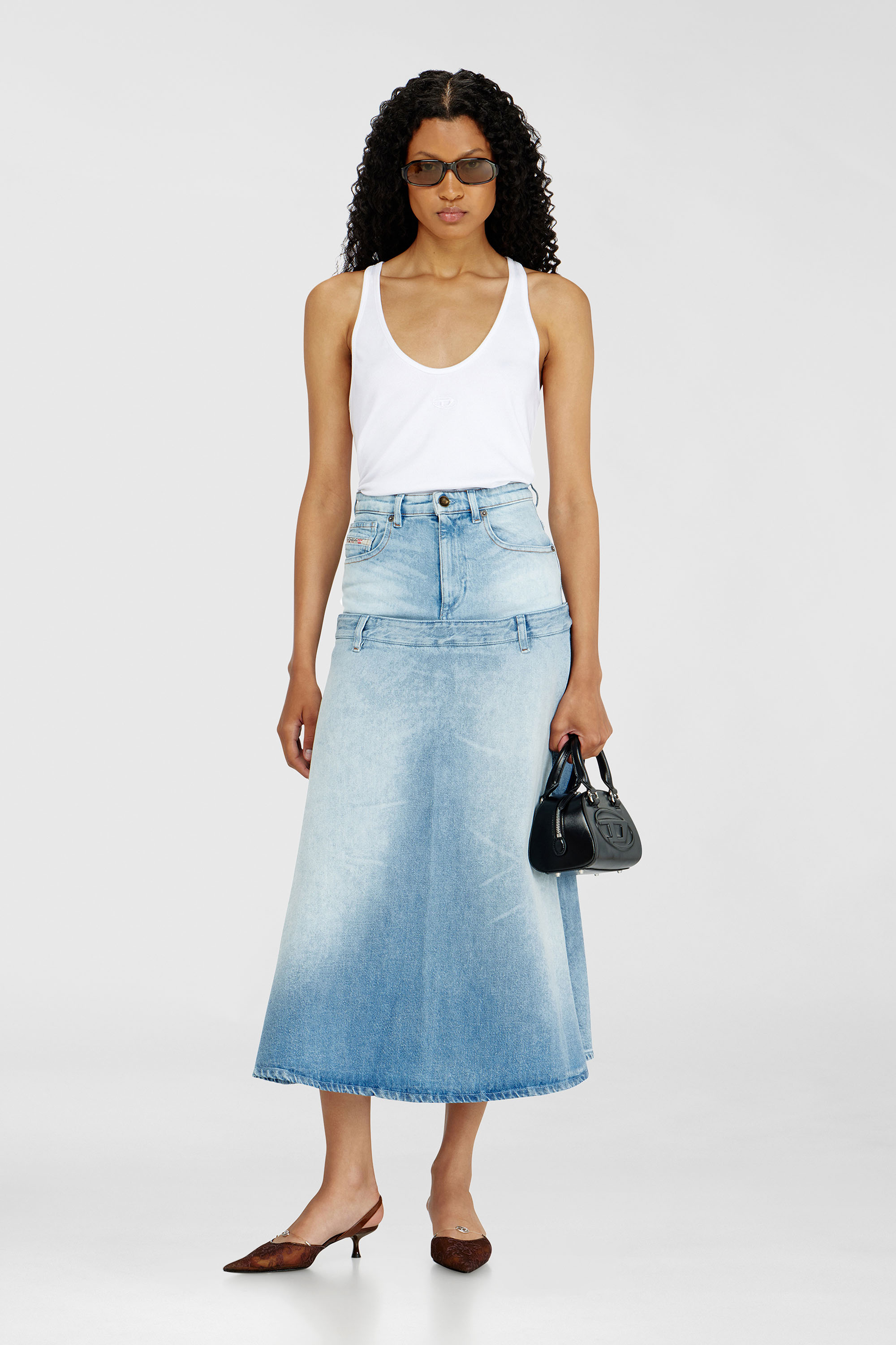 Jupe en denim &agrave; design superpos&eacute;