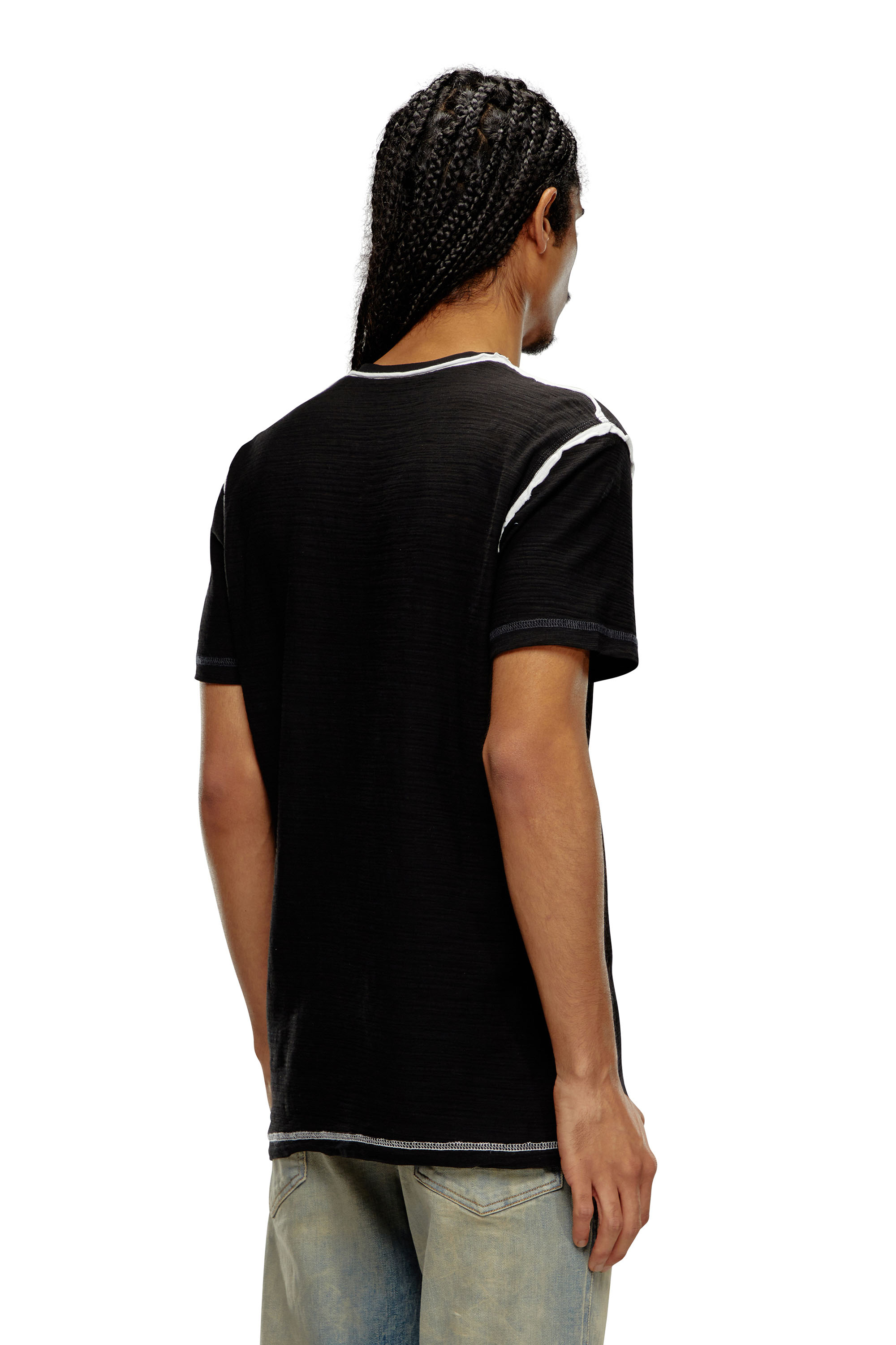 Diesel - T-DIEGOR-V-RAW, T-shirt avec col en V en jersey flammé inside-out Homme in Noir - 4