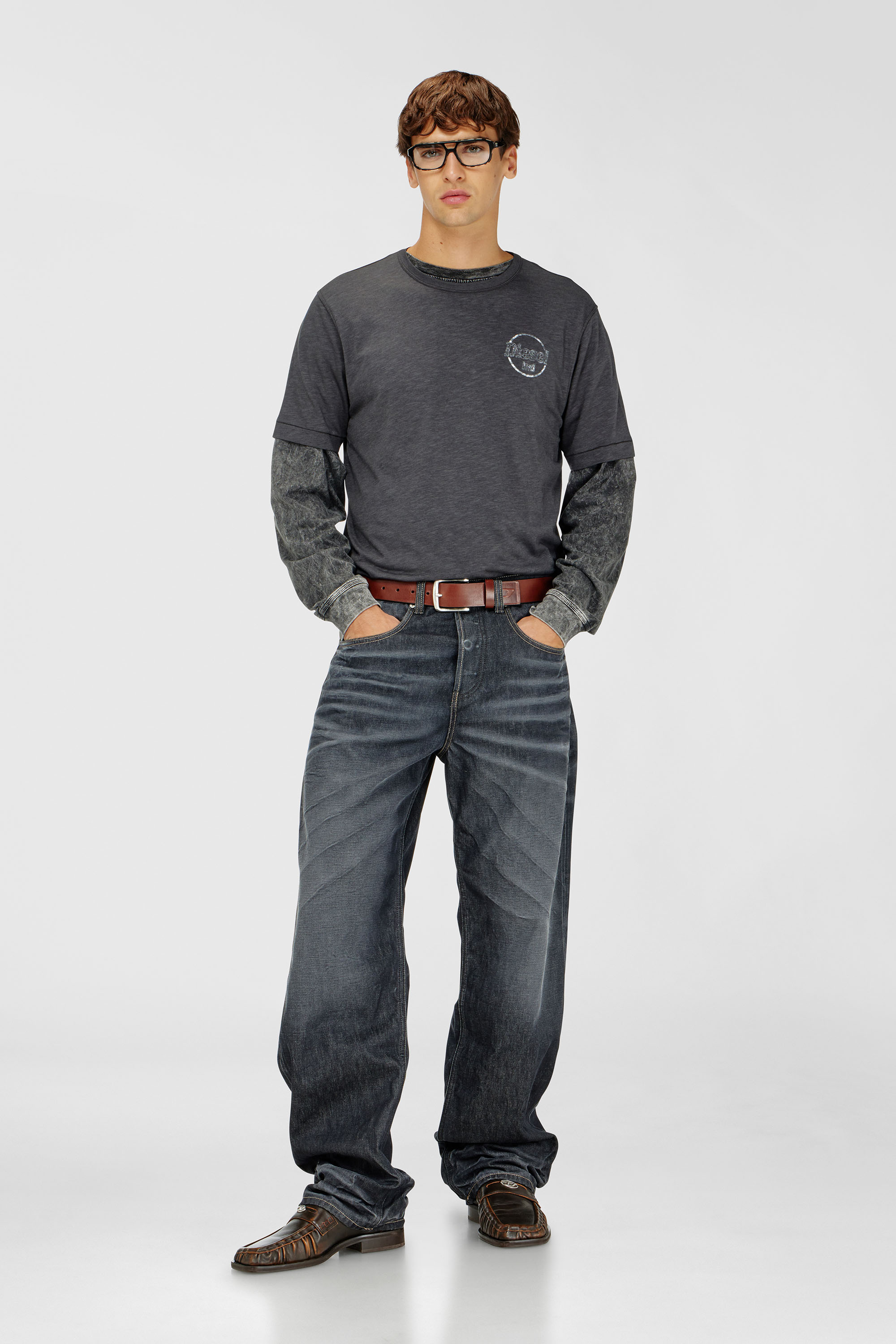 Diesel - T-ADJUST-B11, T-shirt en jersey flamm&eacute; avec imprim&eacute; craquel&eacute; Homme in Gris - 2