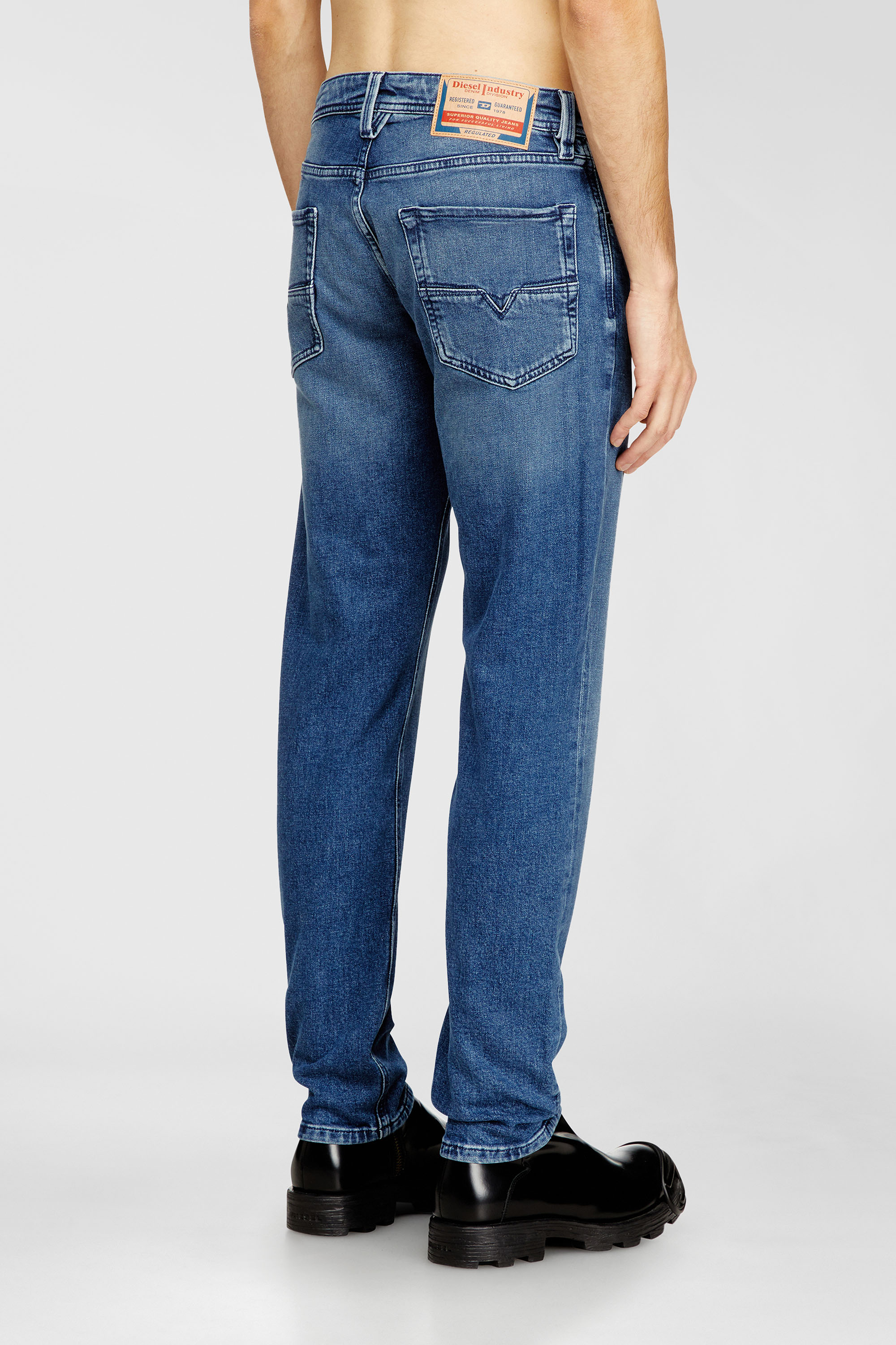 Diesel - Regular Jeans 1986 Larkee-Beex 0ADBA Homme, Bleu moyen - Image 3
