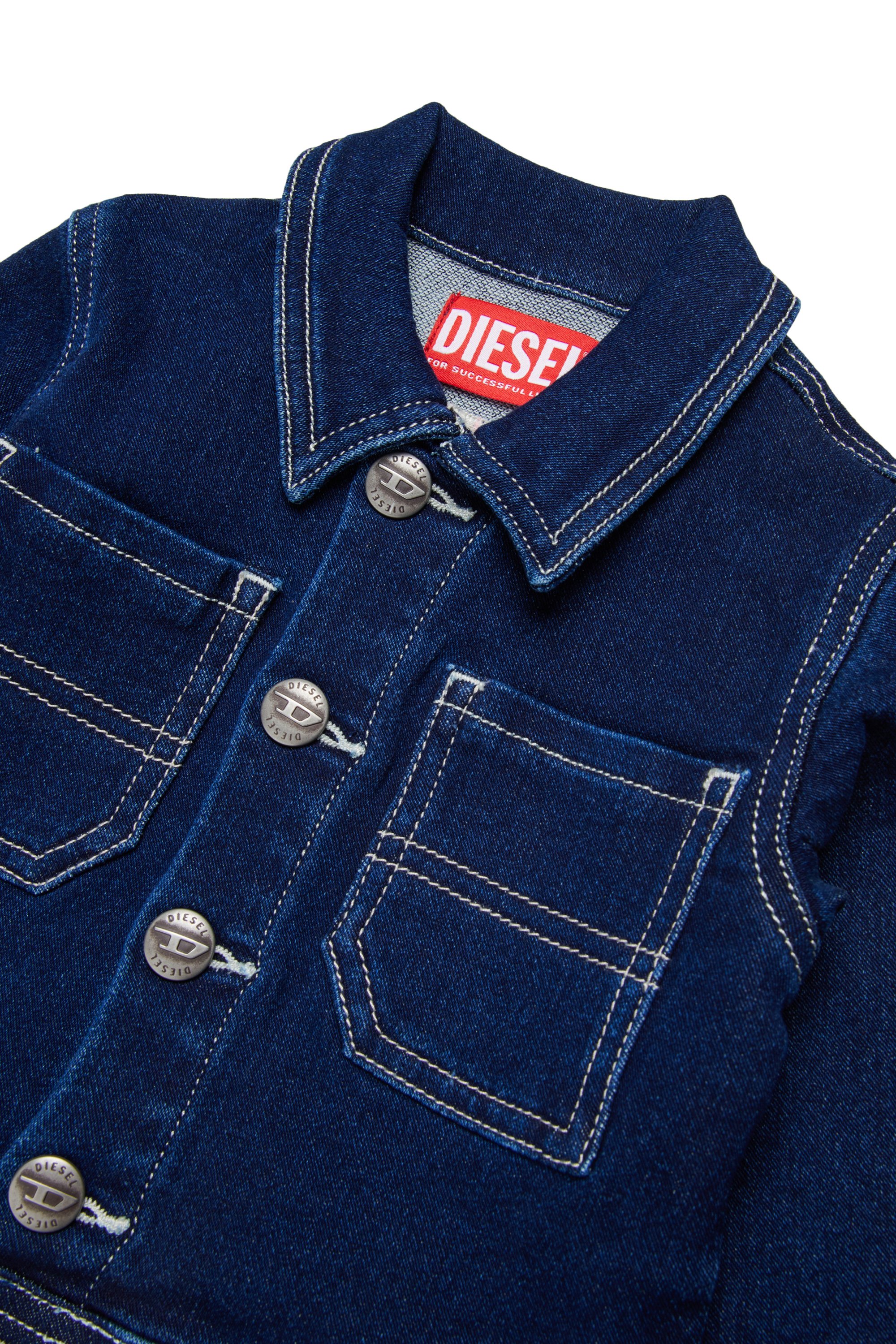 Diesel - JOMYB JJJ, Veste JoggJeans avec broderie au dos Mixte in Bleu - 3