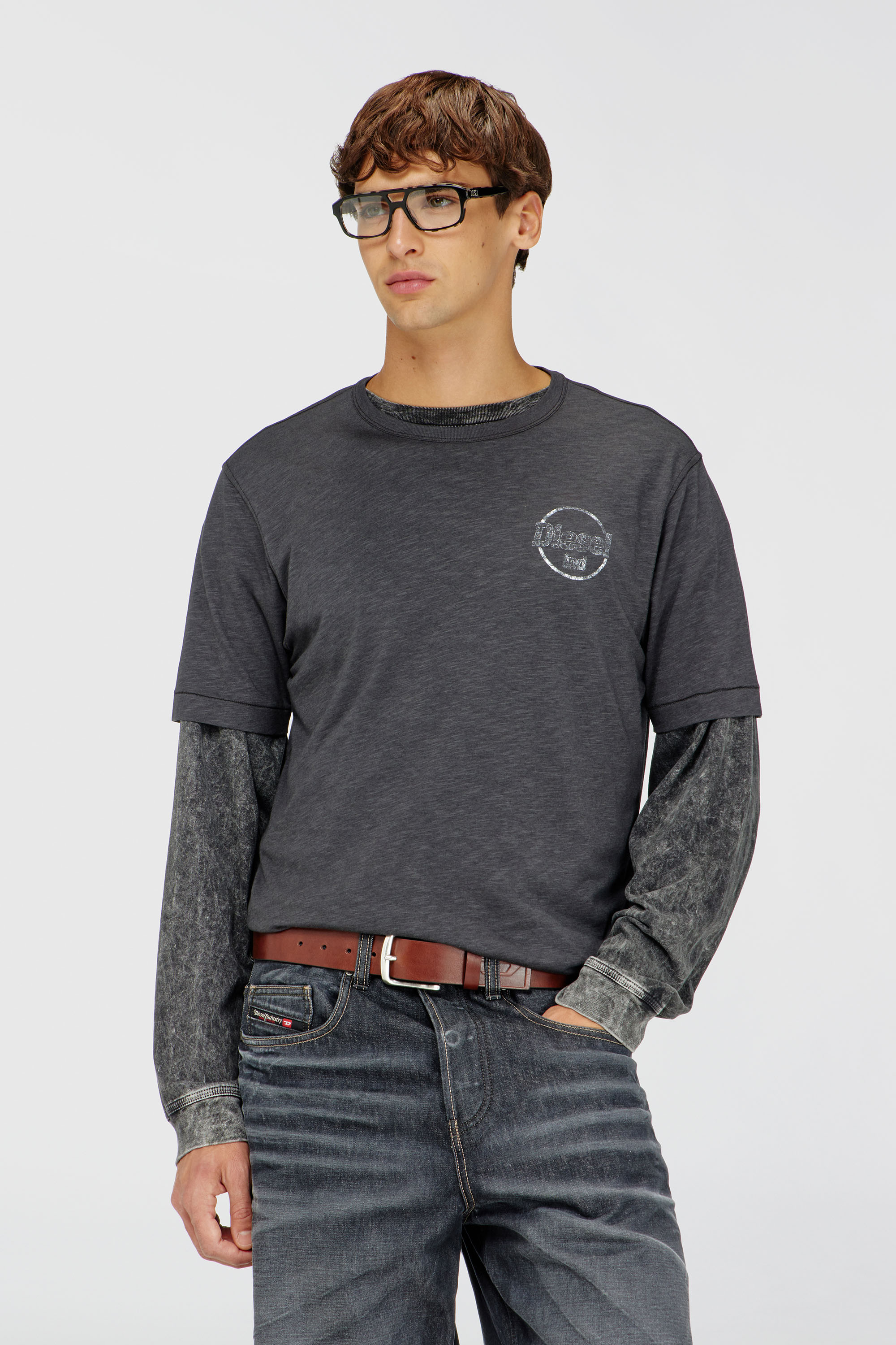 Diesel - T-ADJUST-B11, T-shirt en jersey flamm&eacute; avec imprim&eacute; craquel&eacute; Homme in Gris - 1
