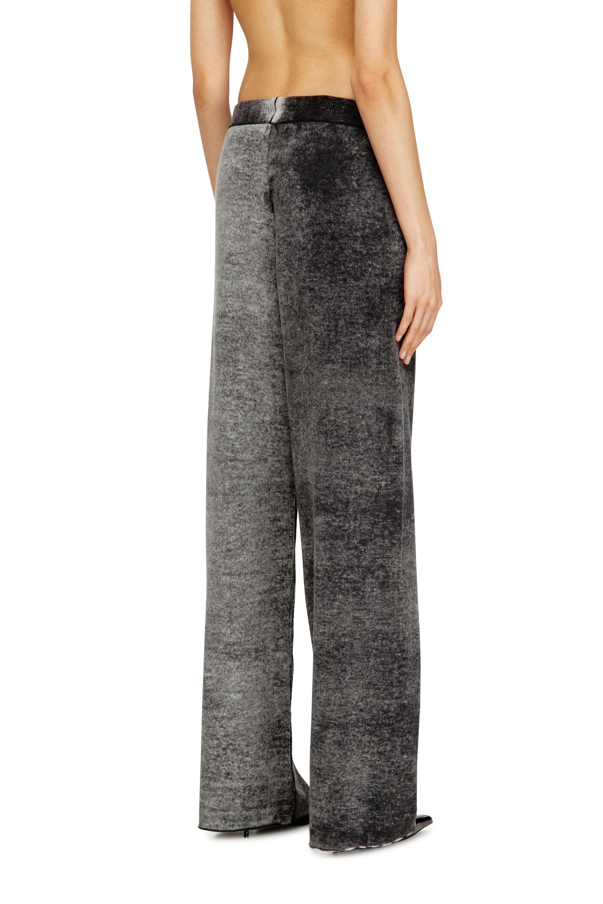 Diesel - M-HONORINE, Pantalon de survêtement en laine tricotée à motif inversé Femme in Gris - 4