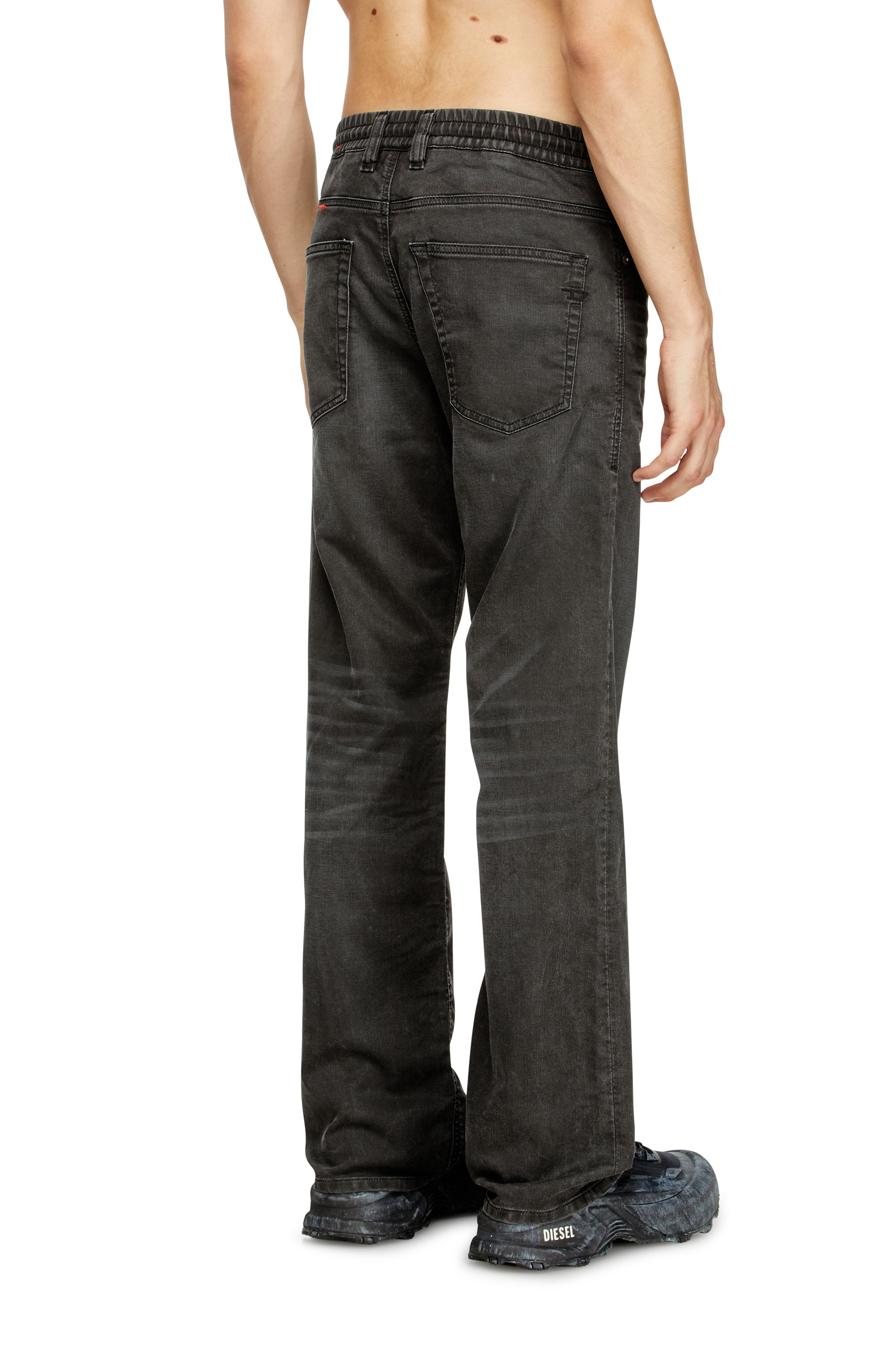 Diesel - Relaxed 2080 D-Reel Joggjeans® 09J75 Homme, Noir/Gris foncé - Image 4