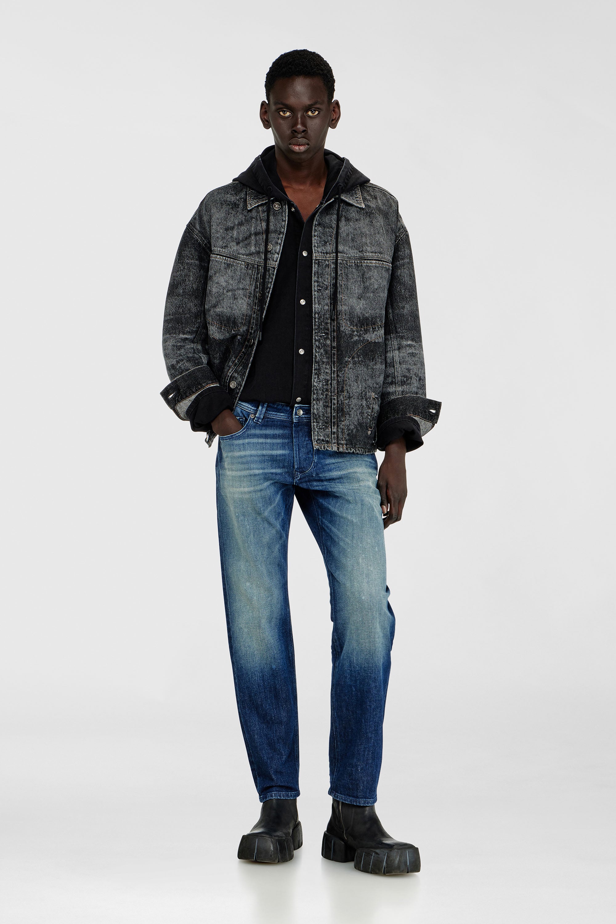 Diesel - Regular Jeans 1986 Larkee-Beex 0KBBR Homme, Bleu Fonc&eacute; - Image 1