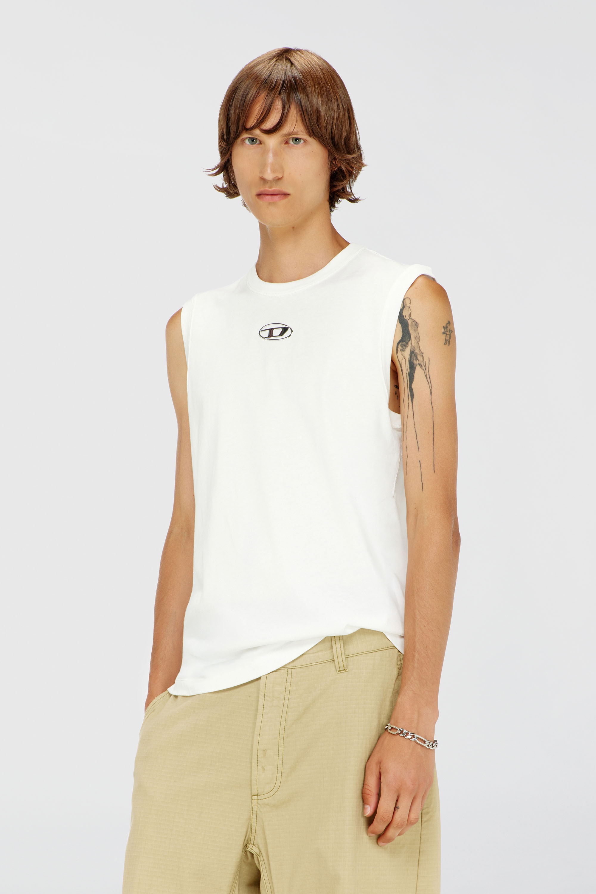 Diesel - T-BISCO-IOD, D&eacute;bardeur en coton avec un Oval D m&eacute;tallis&eacute; Homme in Blanc - 1