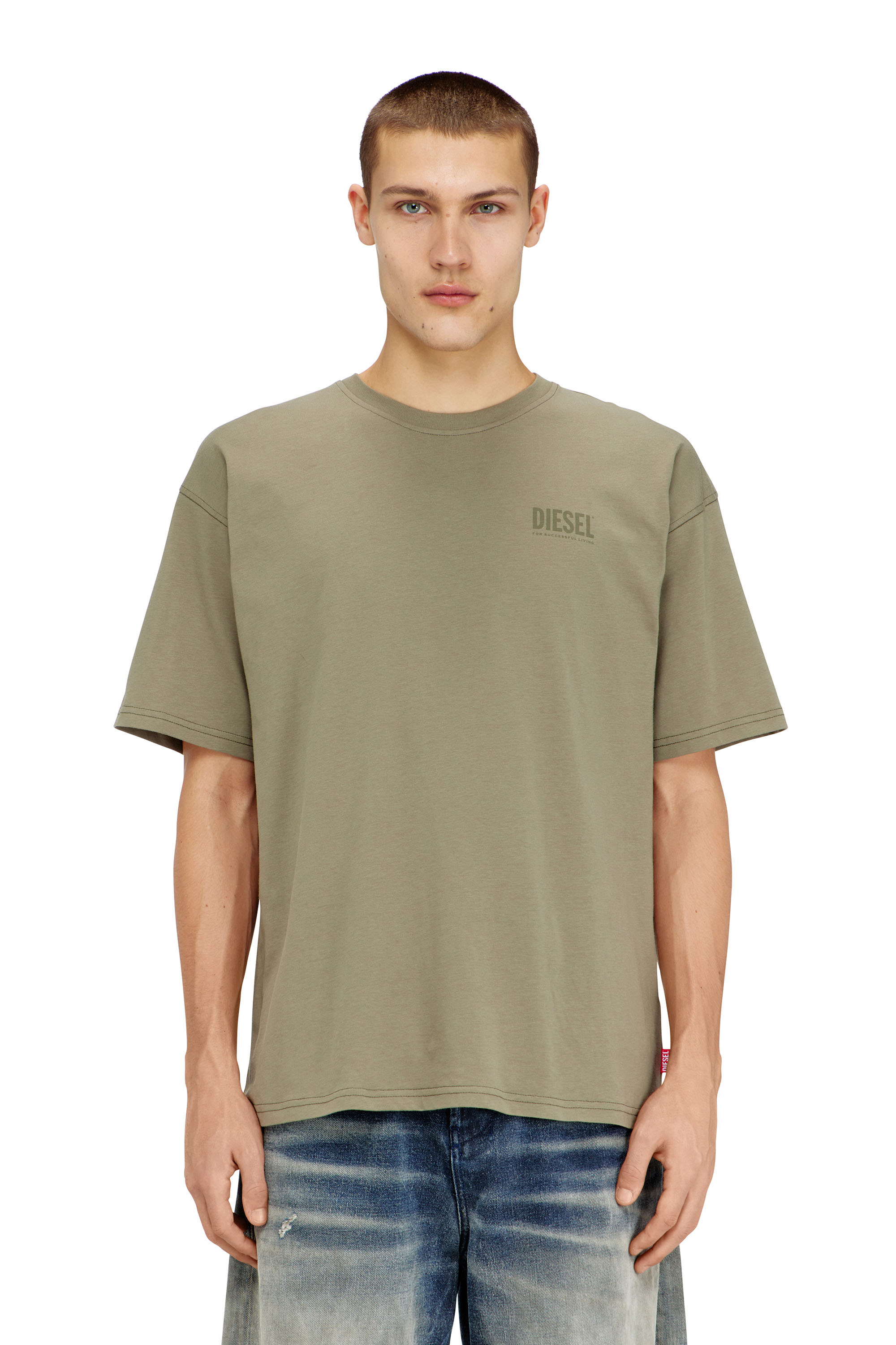 Diesel - T-BOXT-V8, T-shirt d&eacute;contract&eacute; avec imprim&eacute; camouflage au dos Homme in Vert - 3