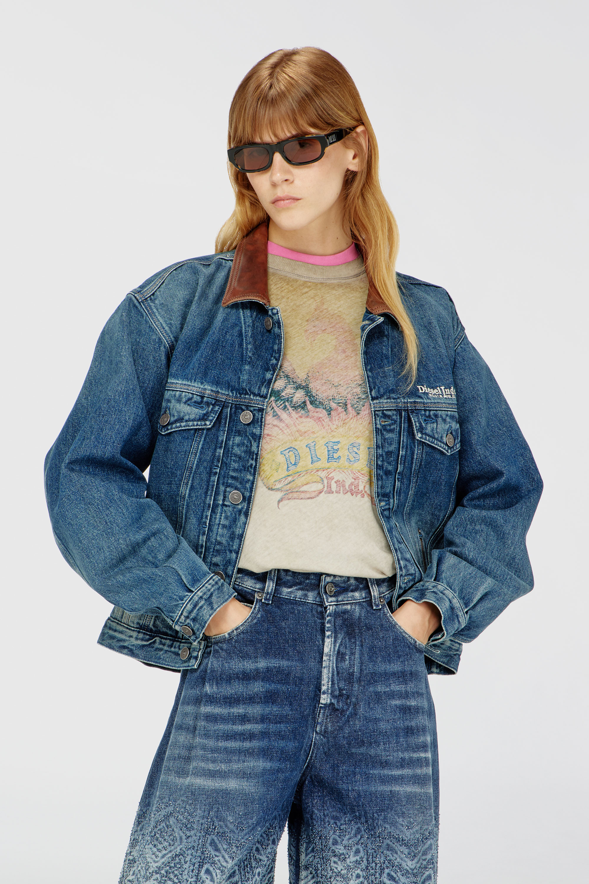 Diesel - D-DENVER-S1, Veste en denim de type trucker avec garnitures en cuir contrastant. Mixte in Bleu - 1