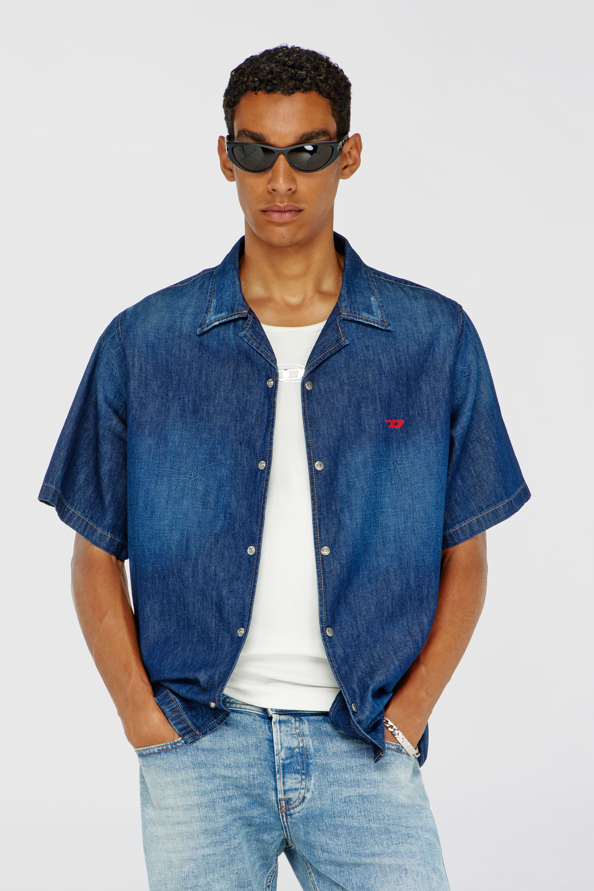 Diesel - D-NABIL-D, Chemise &agrave; manches courtes en denim Homme in Bleu - 1